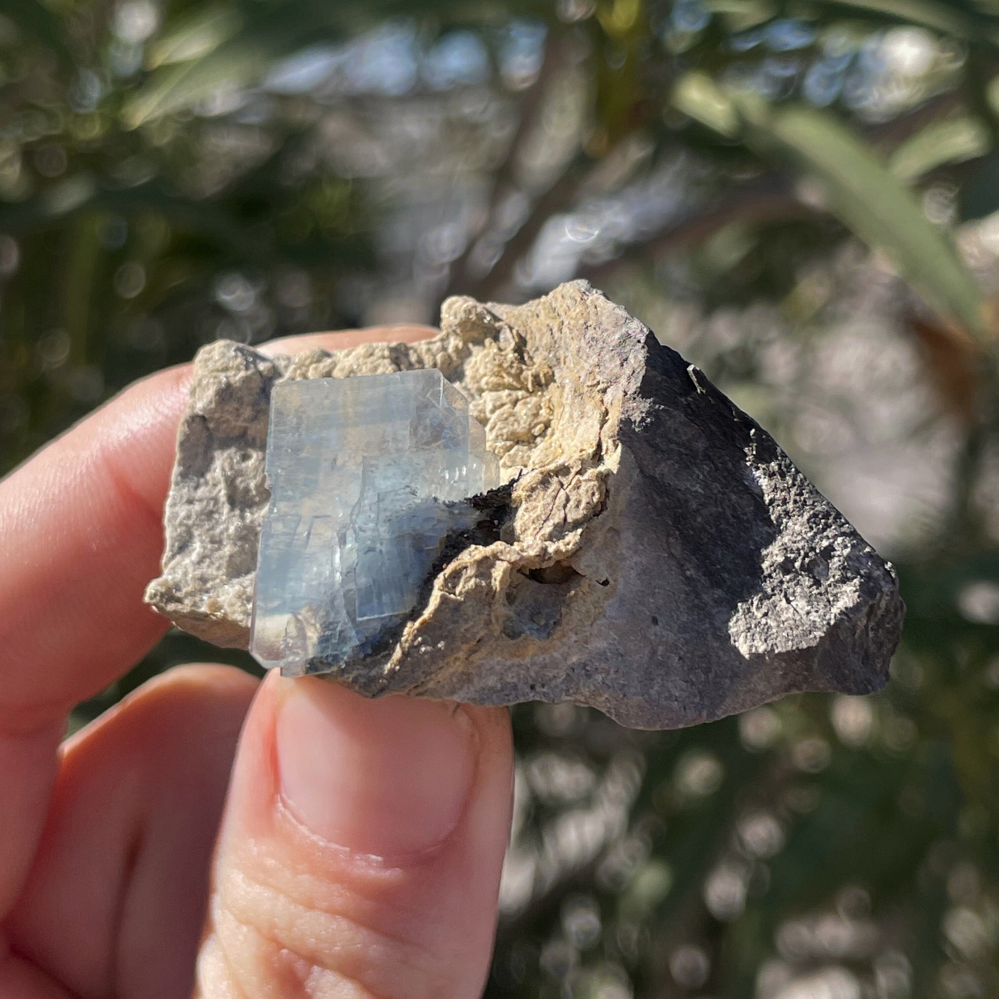 MN0033-Blue Barite
