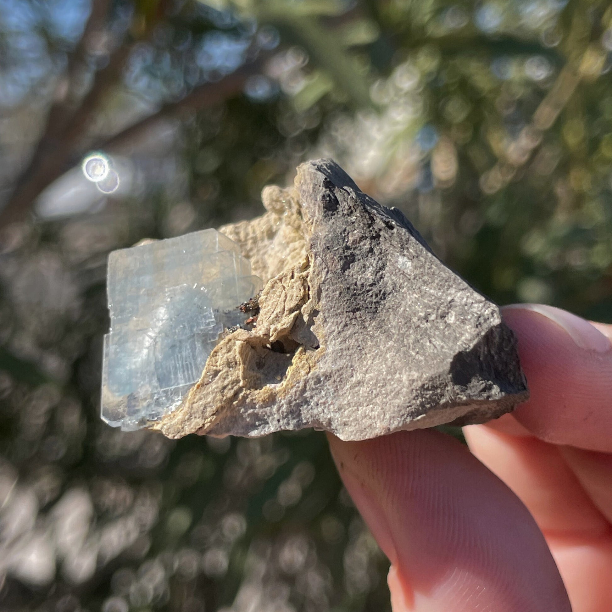 MN0033-Blue Barite