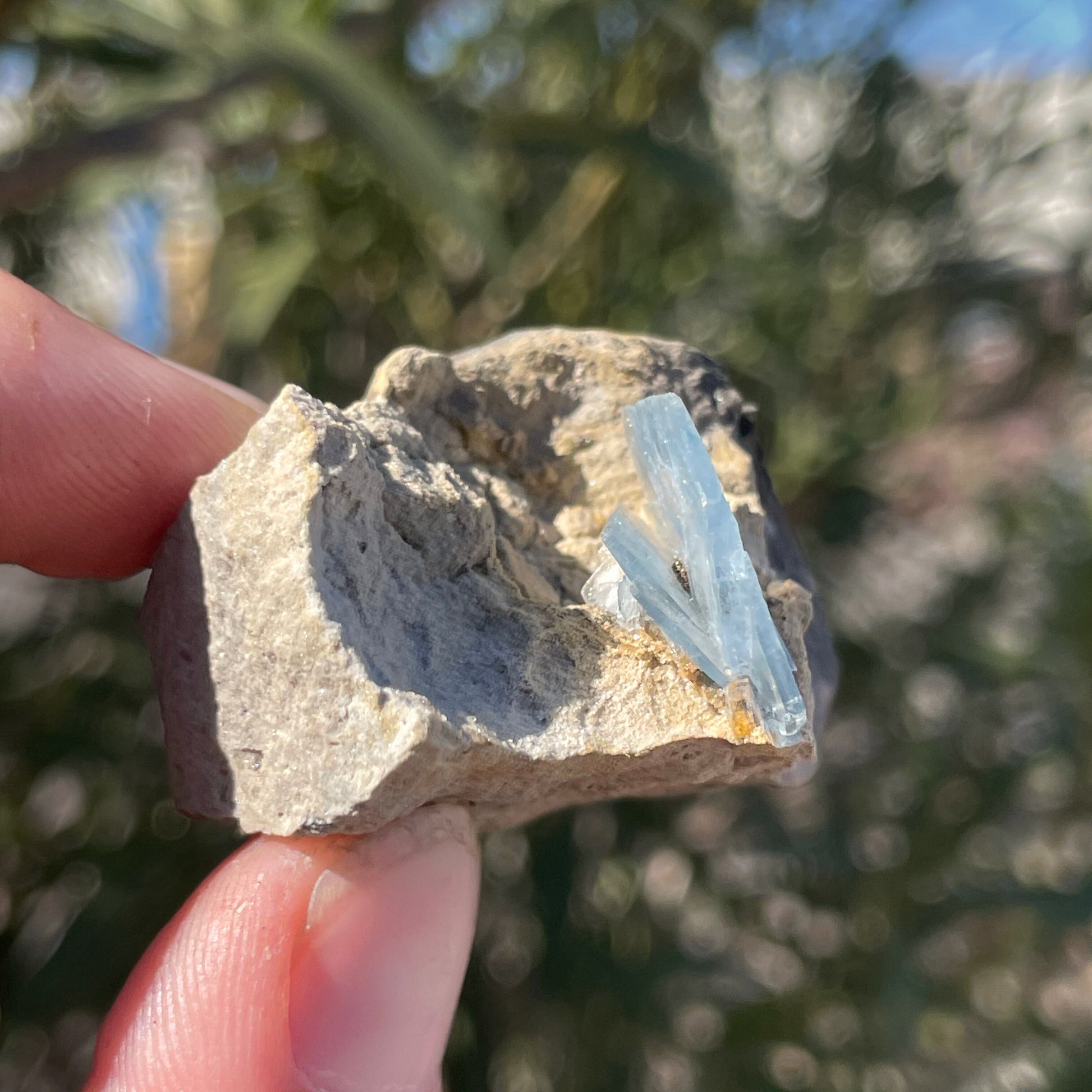 MN0033-Blue Barite