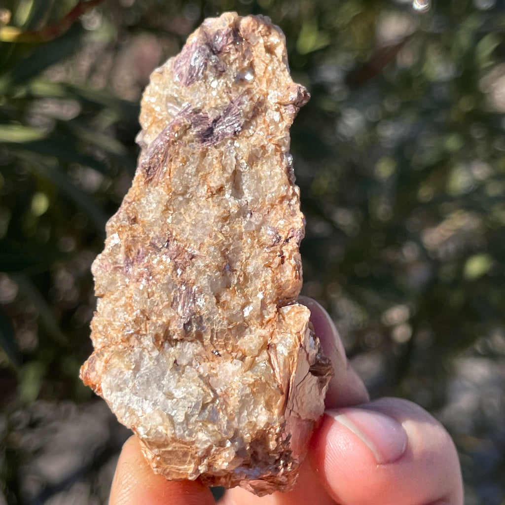 MN0037-Dumortierite (Fluorescent  Sw) W/ Muscovite