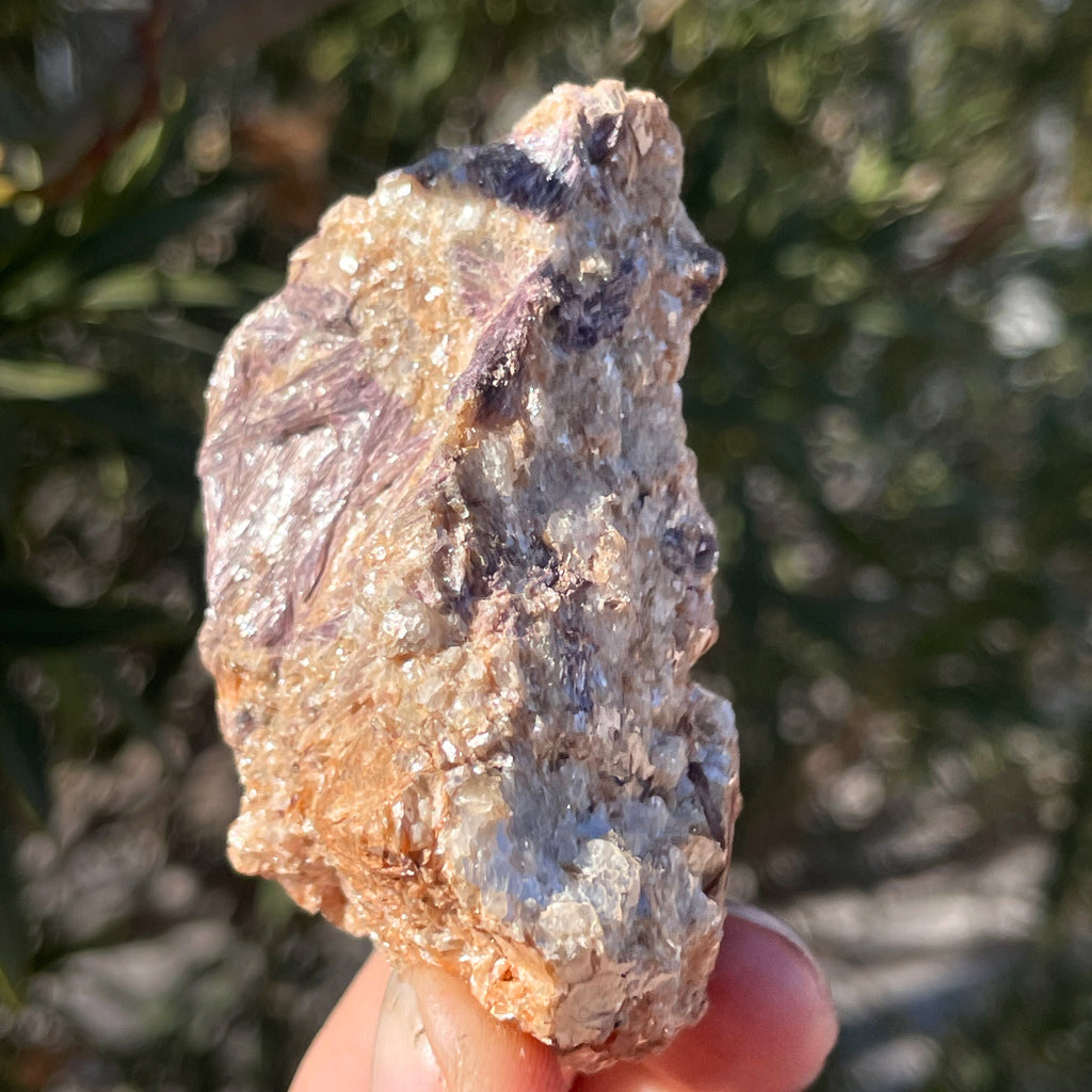 MN0037-Dumortierite (Fluorescent  Sw) W/ Muscovite