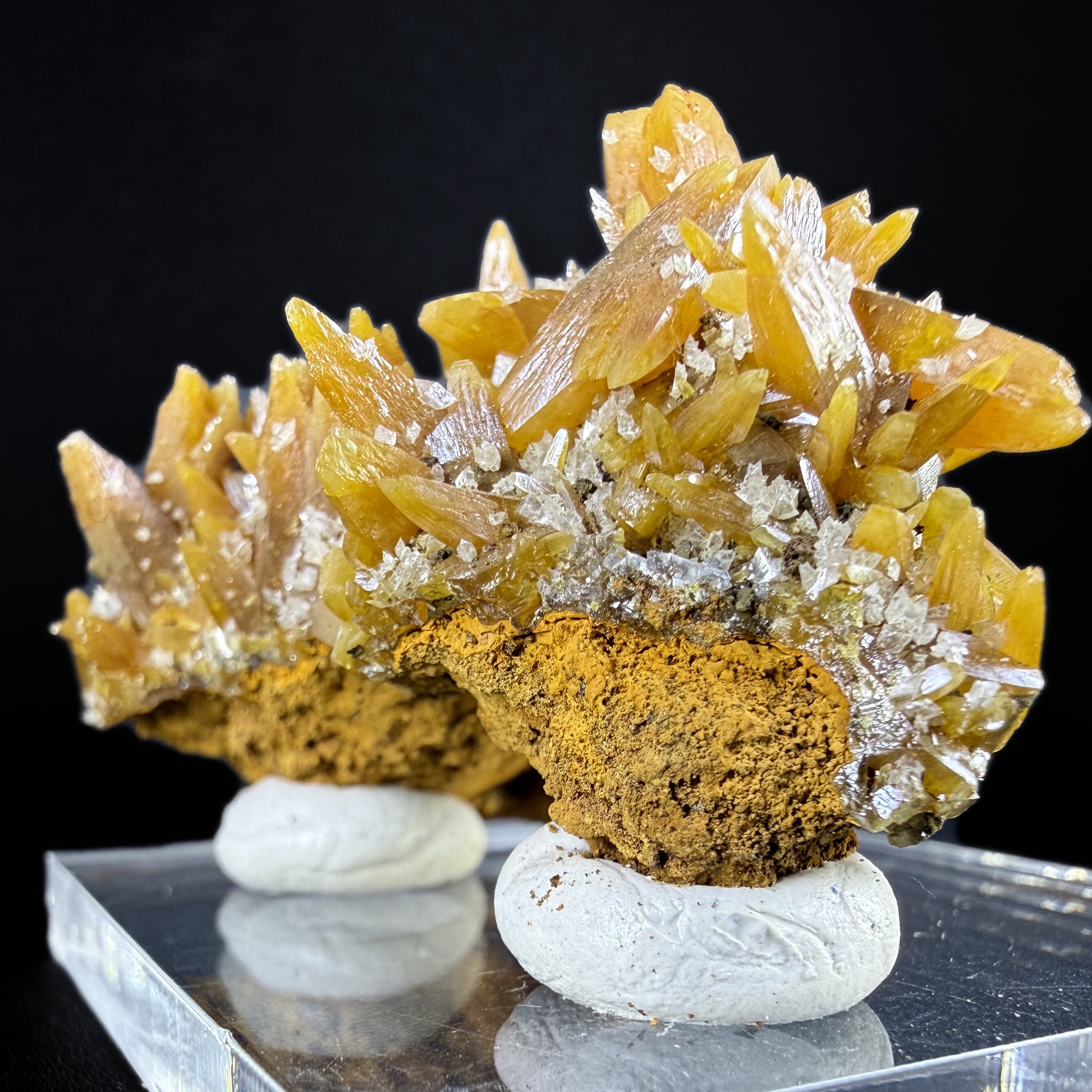 Wulfenite Bi-pyramidal crystals