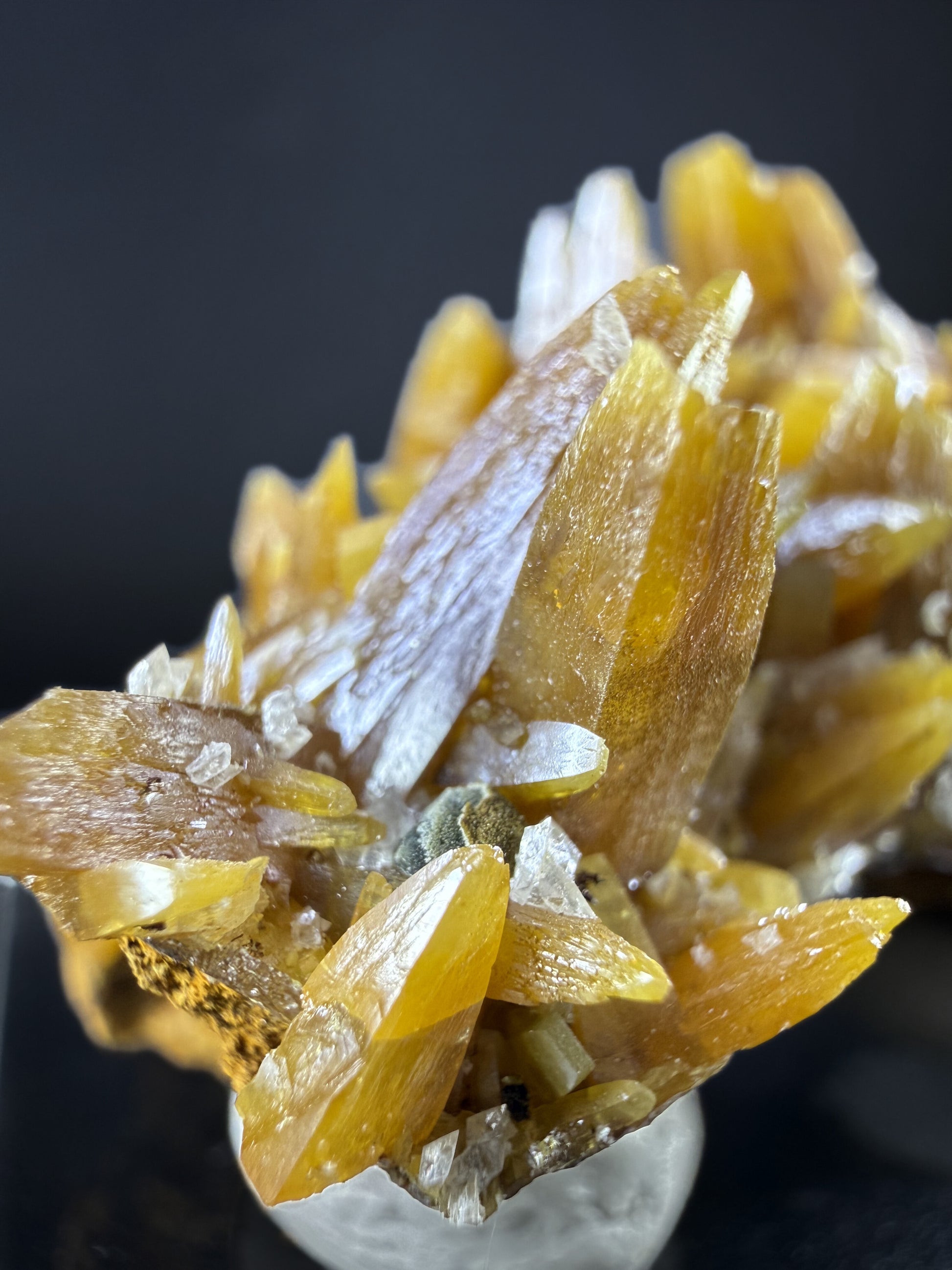 Wulfenite Bi-pyramidal crystals