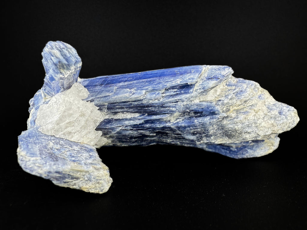 MN0026-Kyanite
