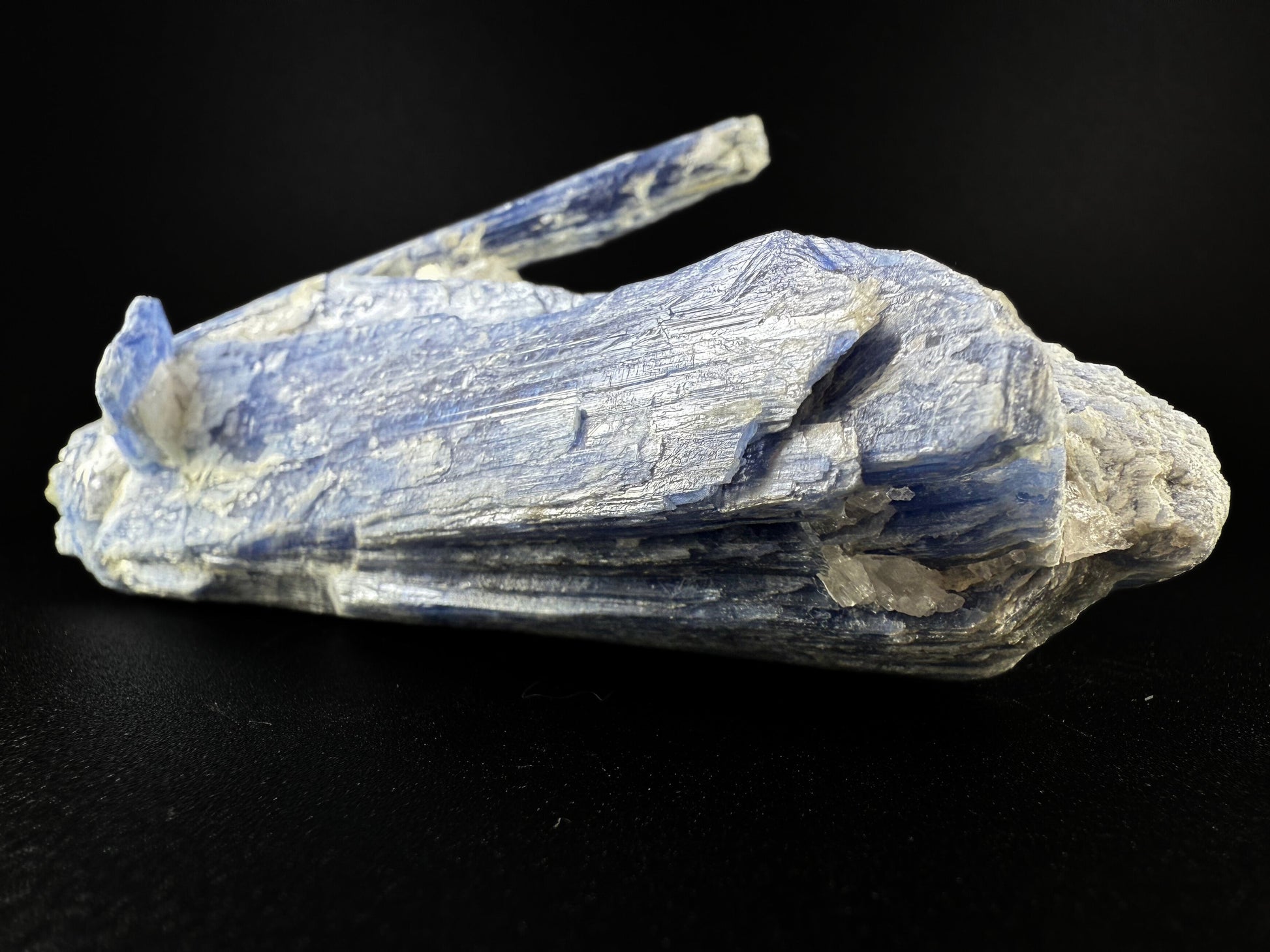 MN0026-Kyanite