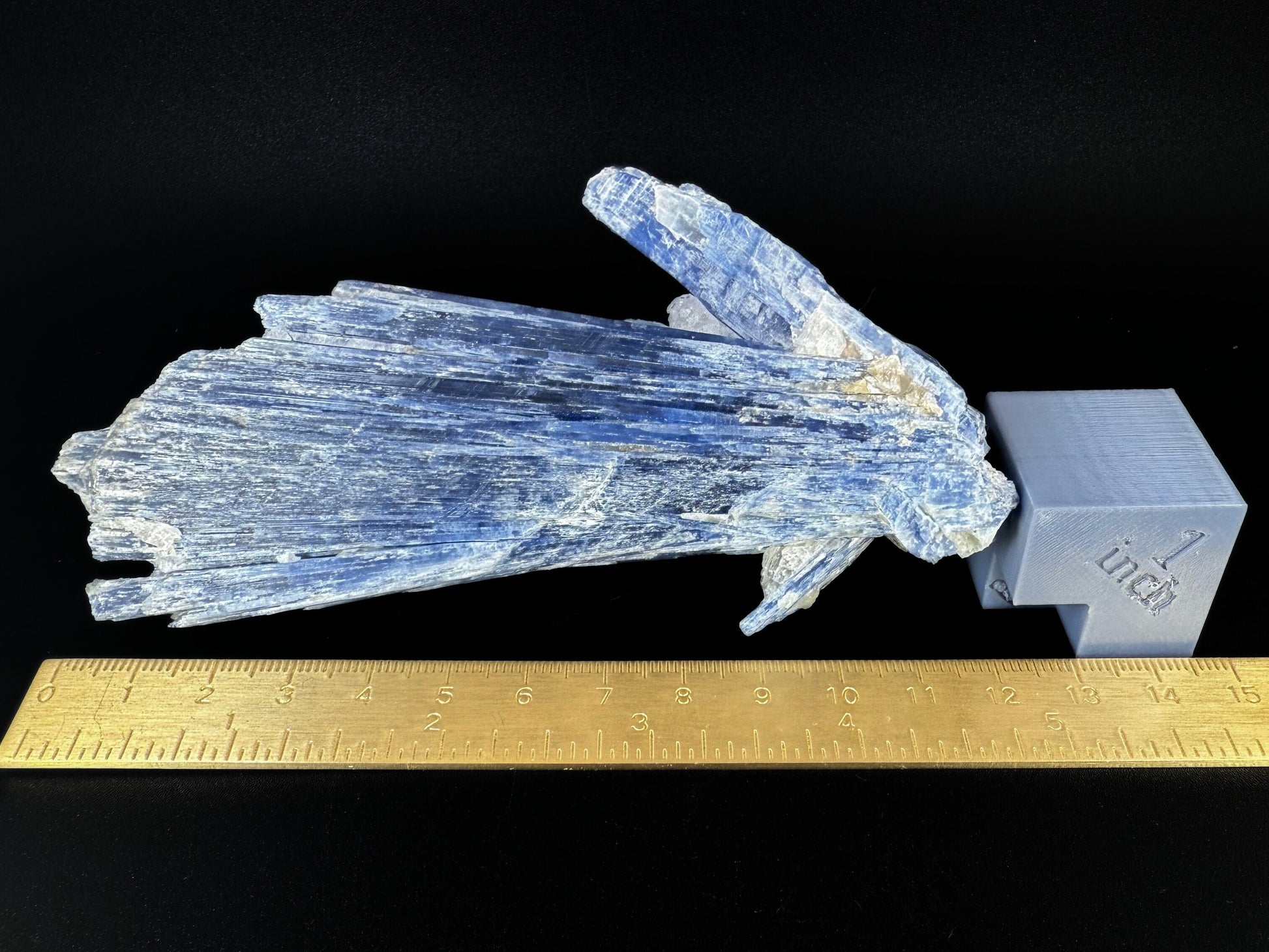 MN0026-Kyanite