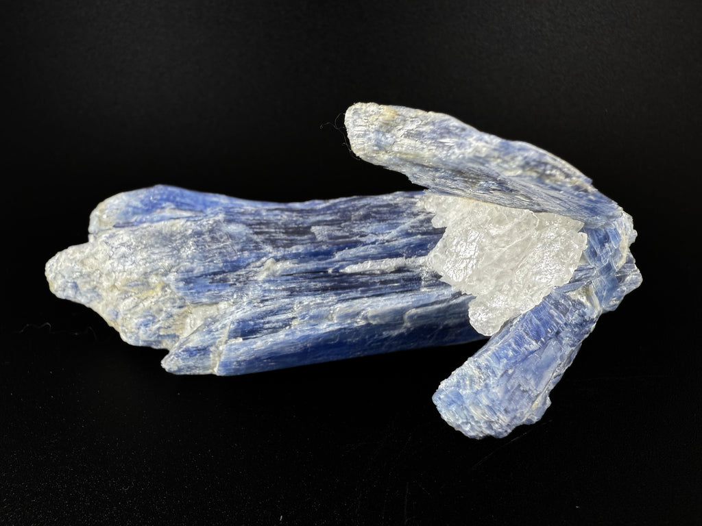 MN0026-Kyanite