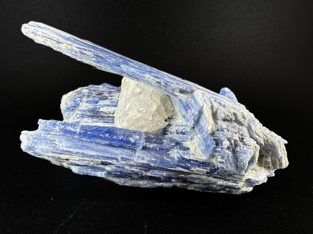 MN0026-Kyanite