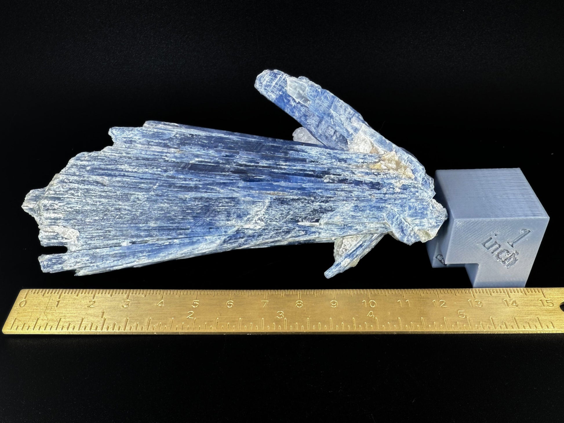 MN0026-Kyanite