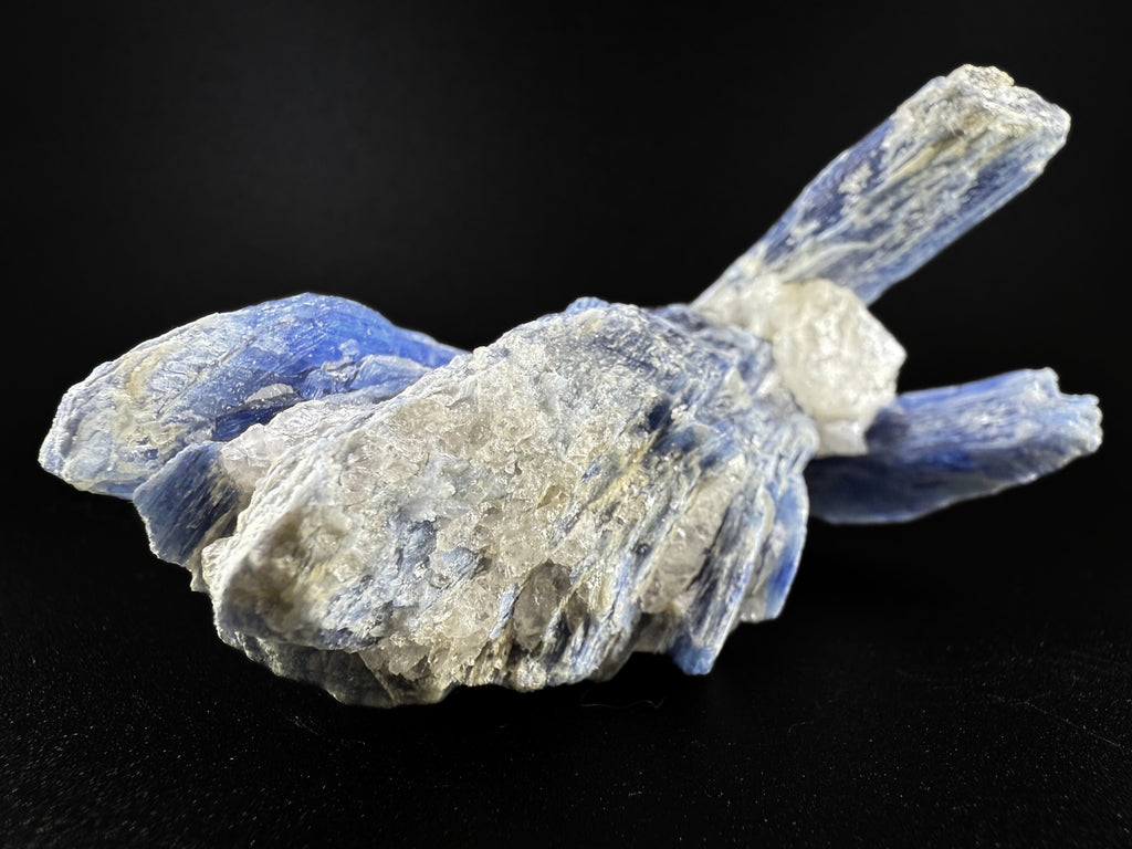 MN0026-Kyanite