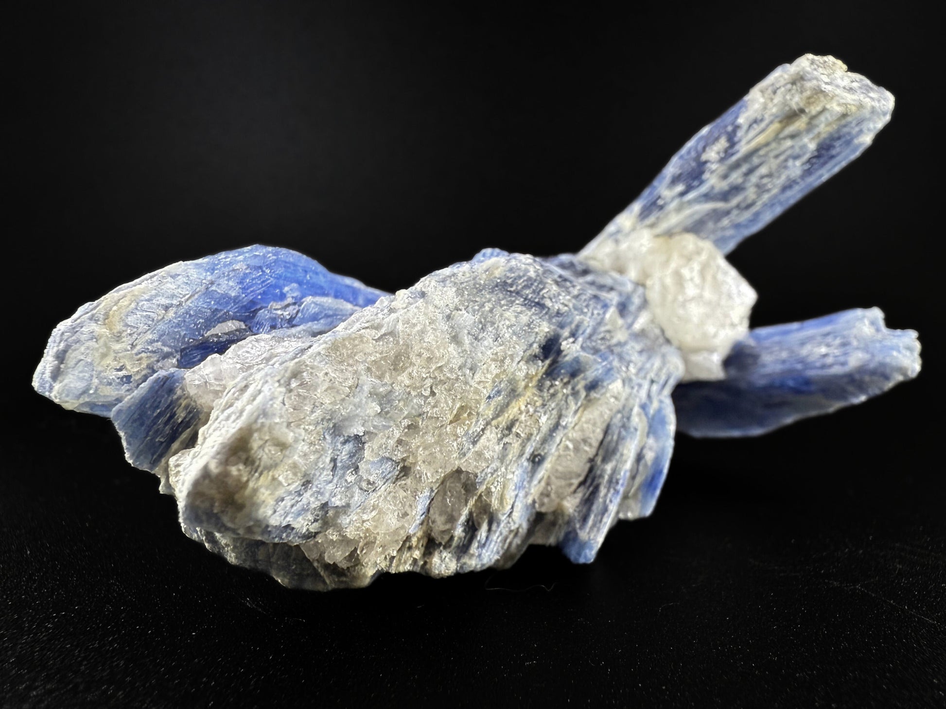 MN0026-Kyanite