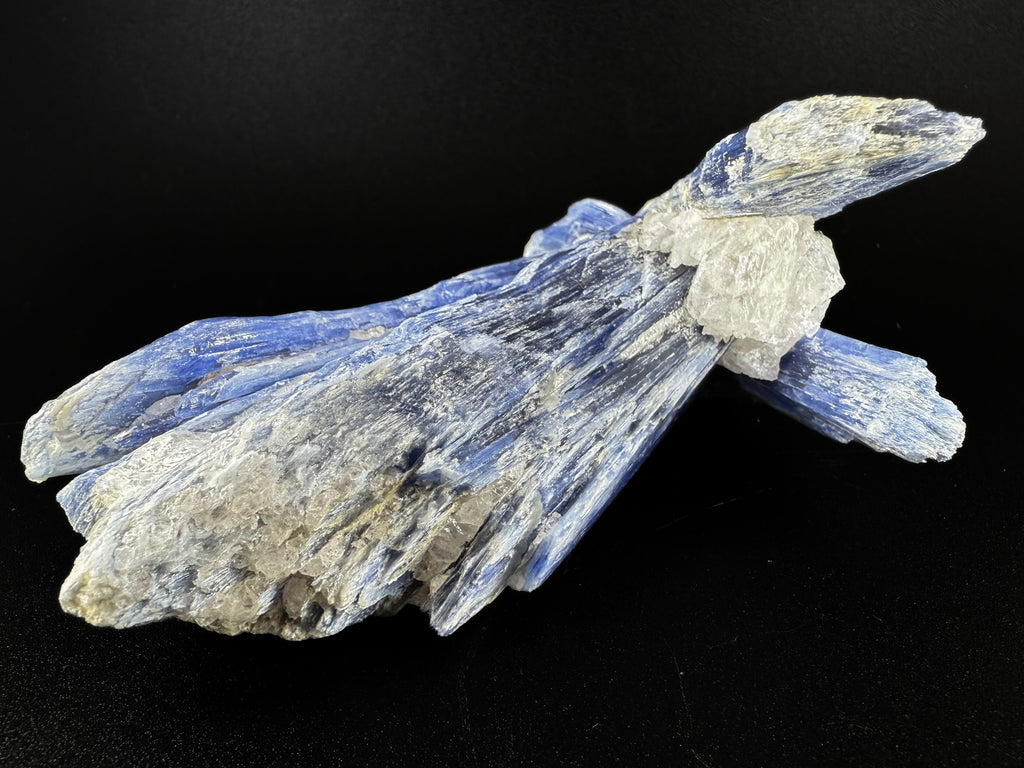 MN0026-Kyanite