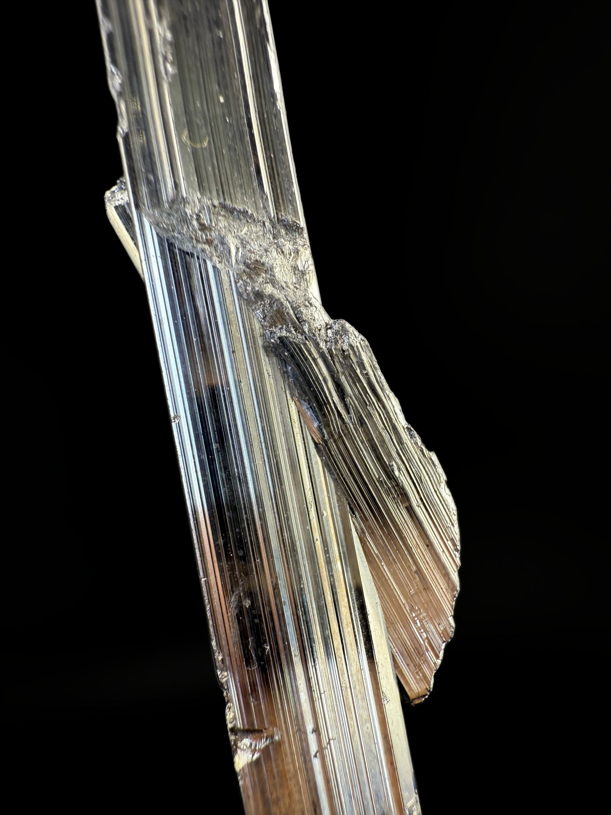 MN0072-Stibnite