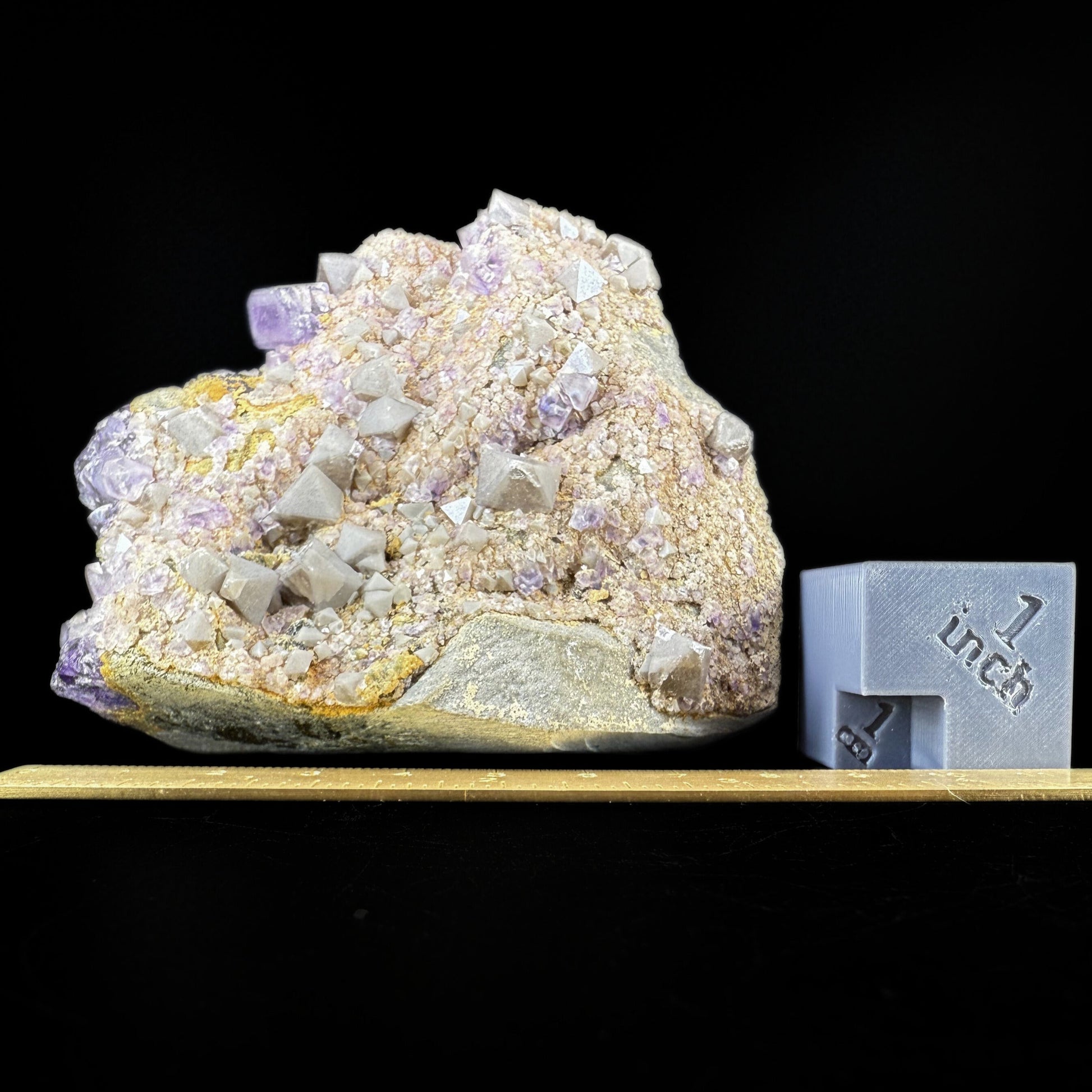 MN0084-Fluorite W/ Scheelite