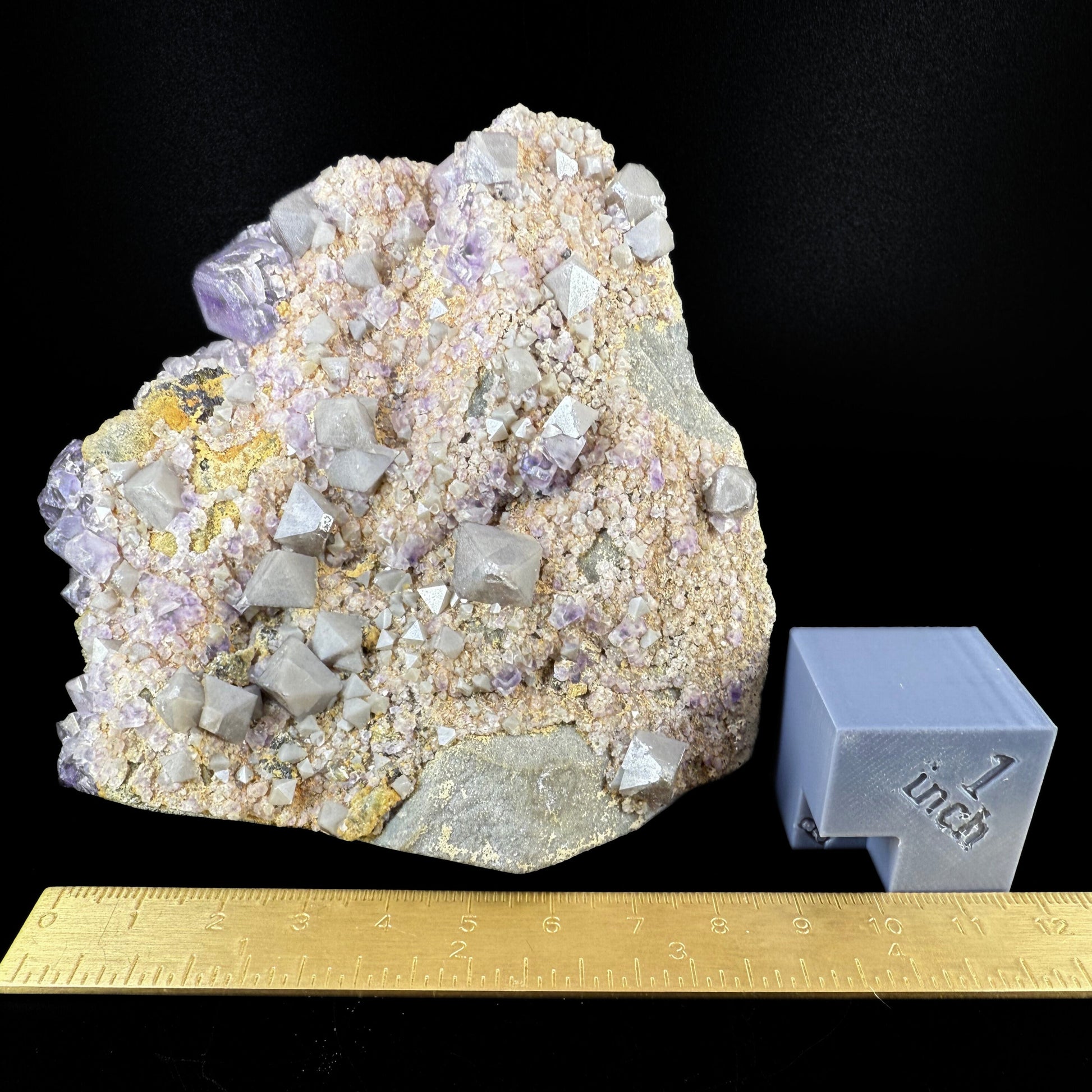 MN0084-Fluorite W/ Scheelite