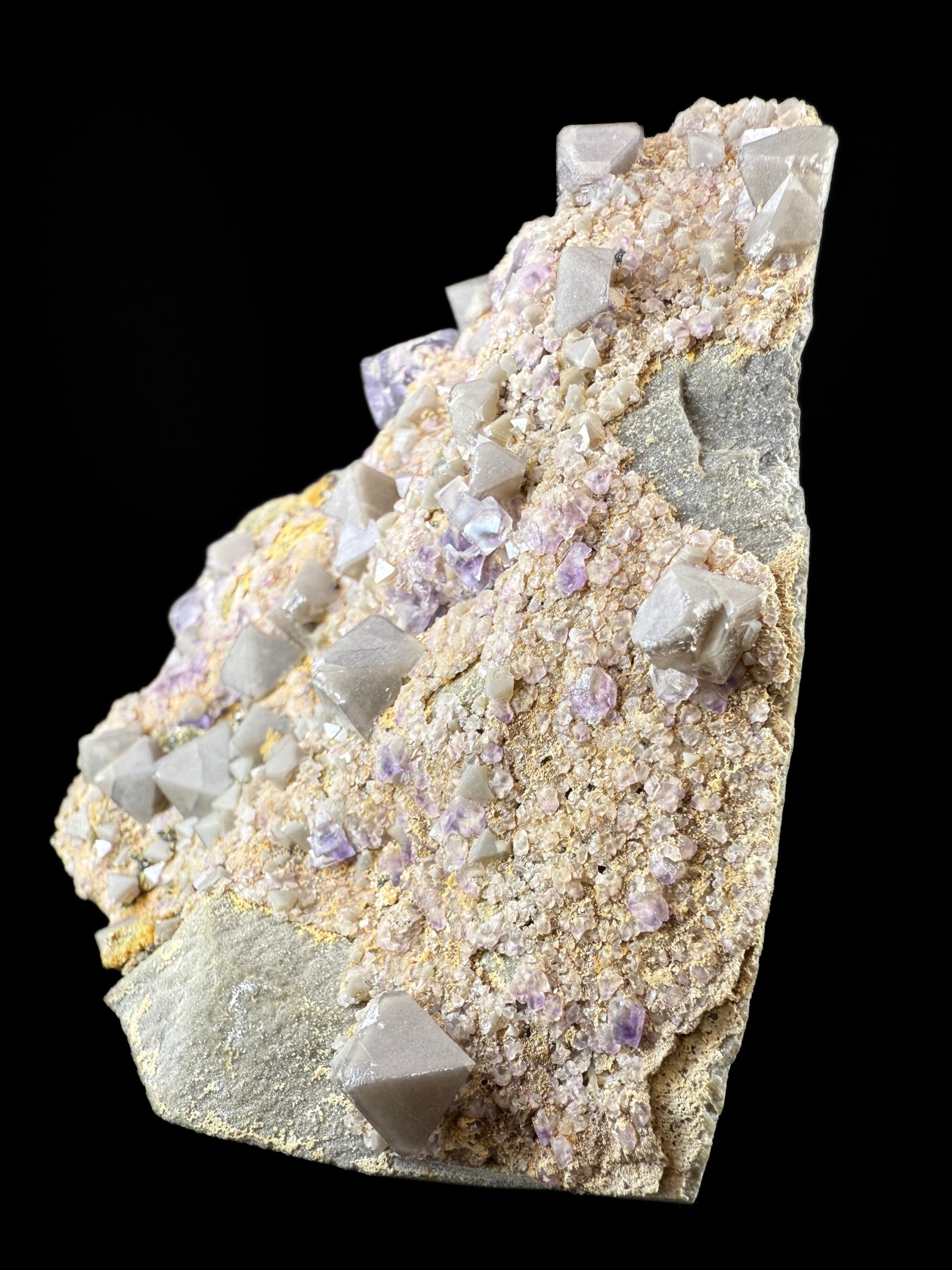 MN0084-Fluorite W/ Scheelite