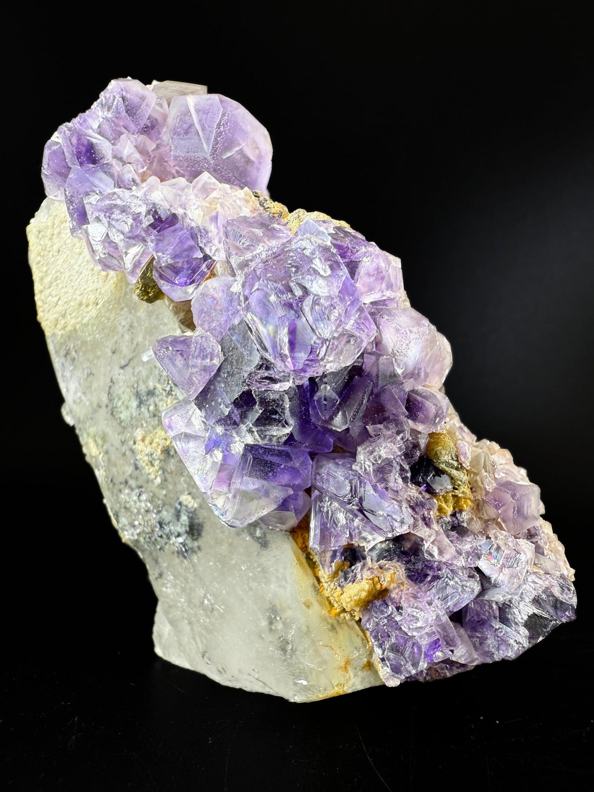 MN0084-Fluorite W/ Scheelite