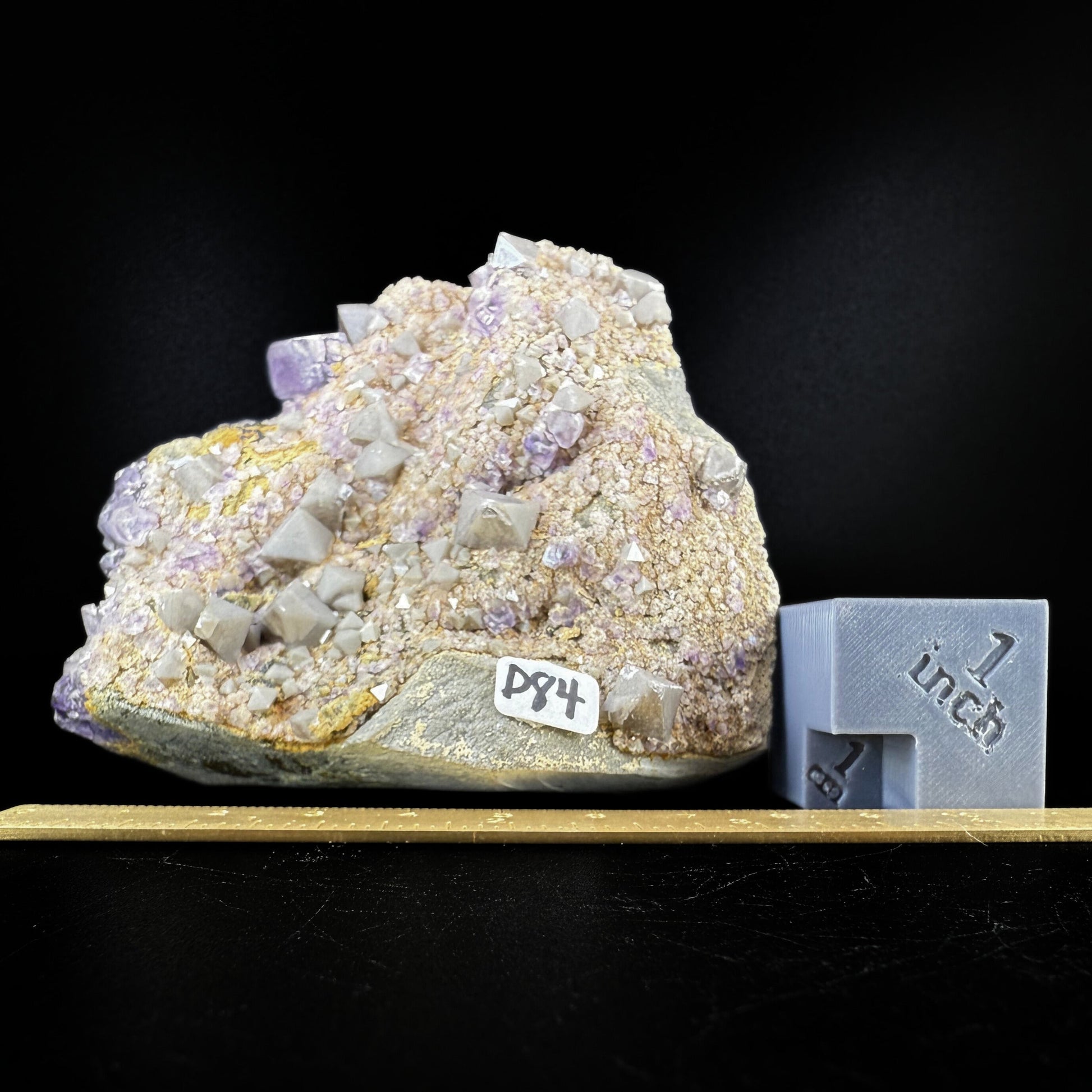 MN0084-Fluorite W/ Scheelite