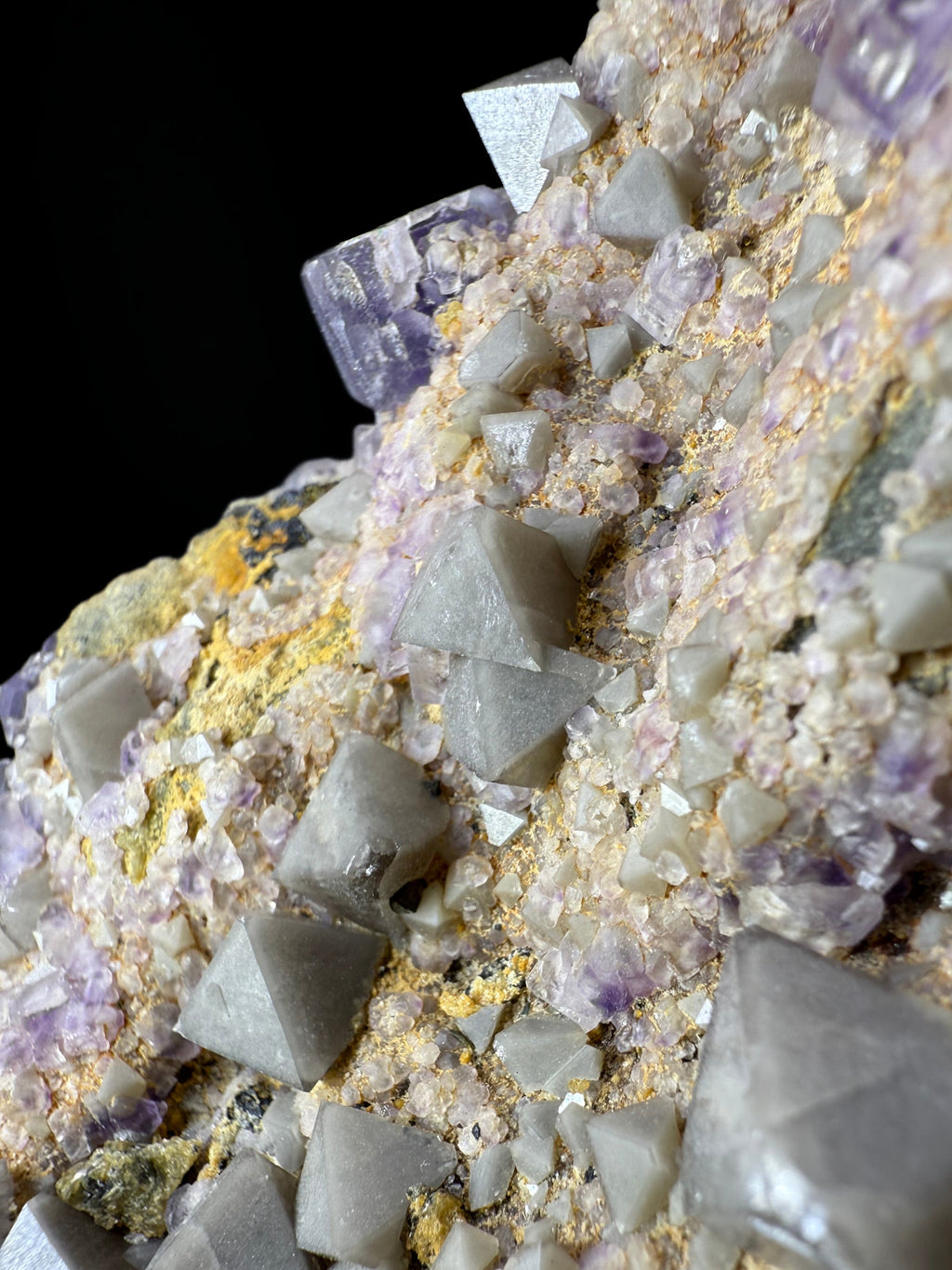 MN0084-Fluorite W/ Scheelite
