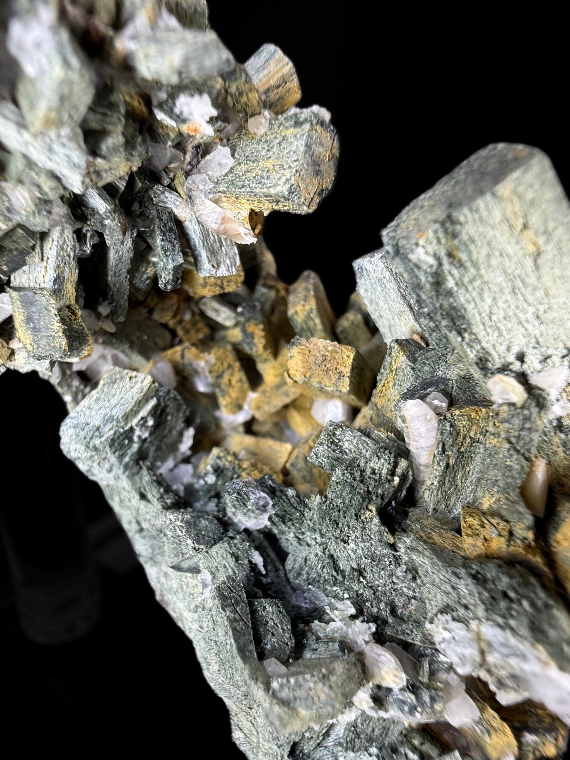 MN0122-Uralite (Actinolite After Diposide)