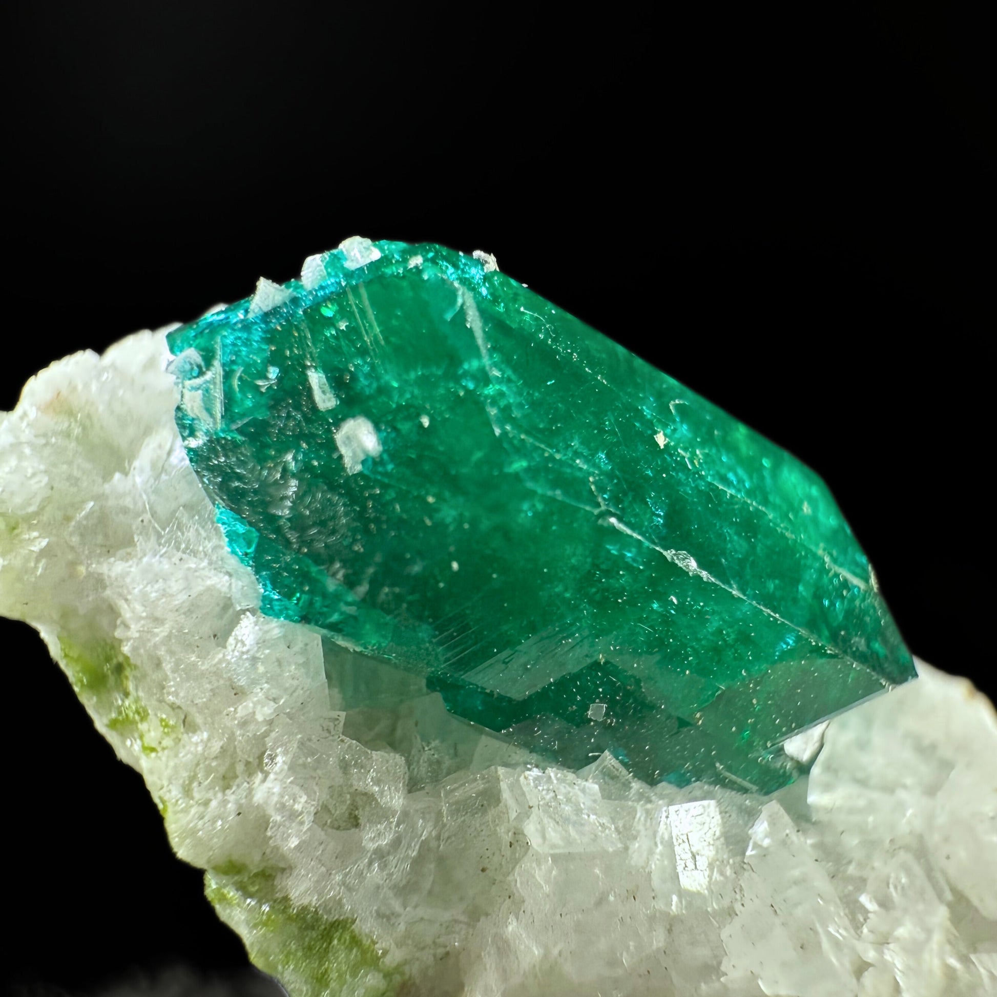MN0131-Dioptase