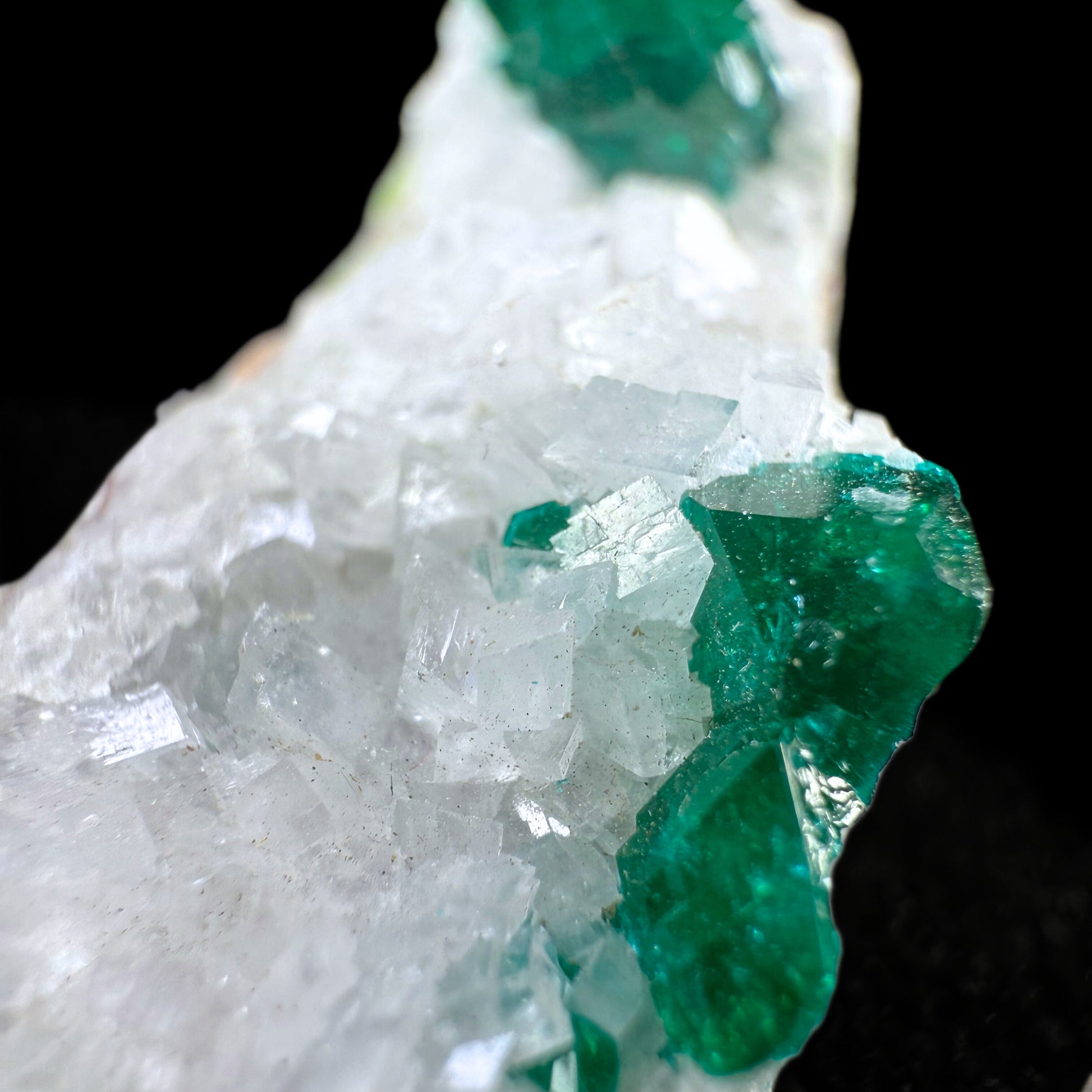 MN0131-Dioptase