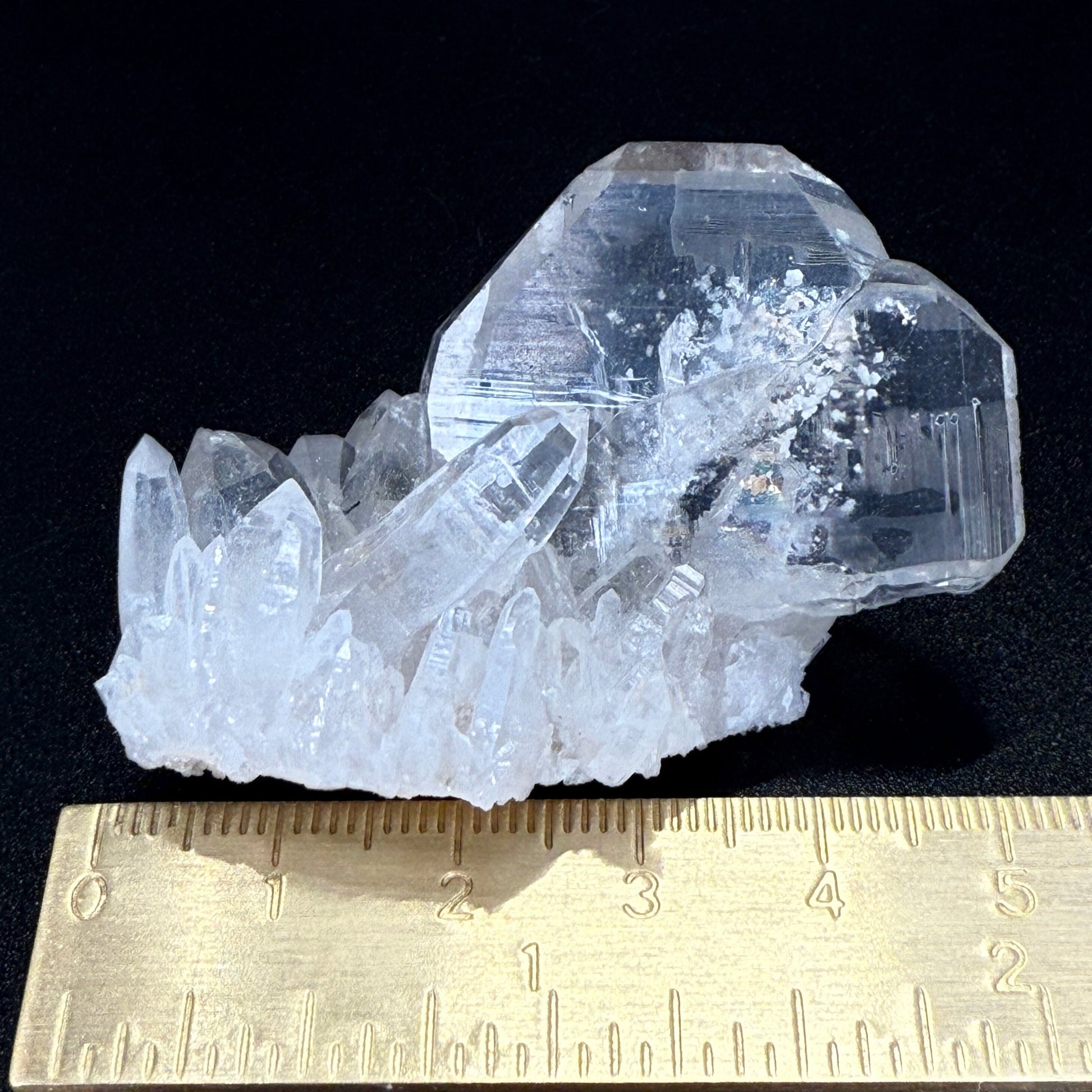 MN0179-Quartz, Japan Law Twin