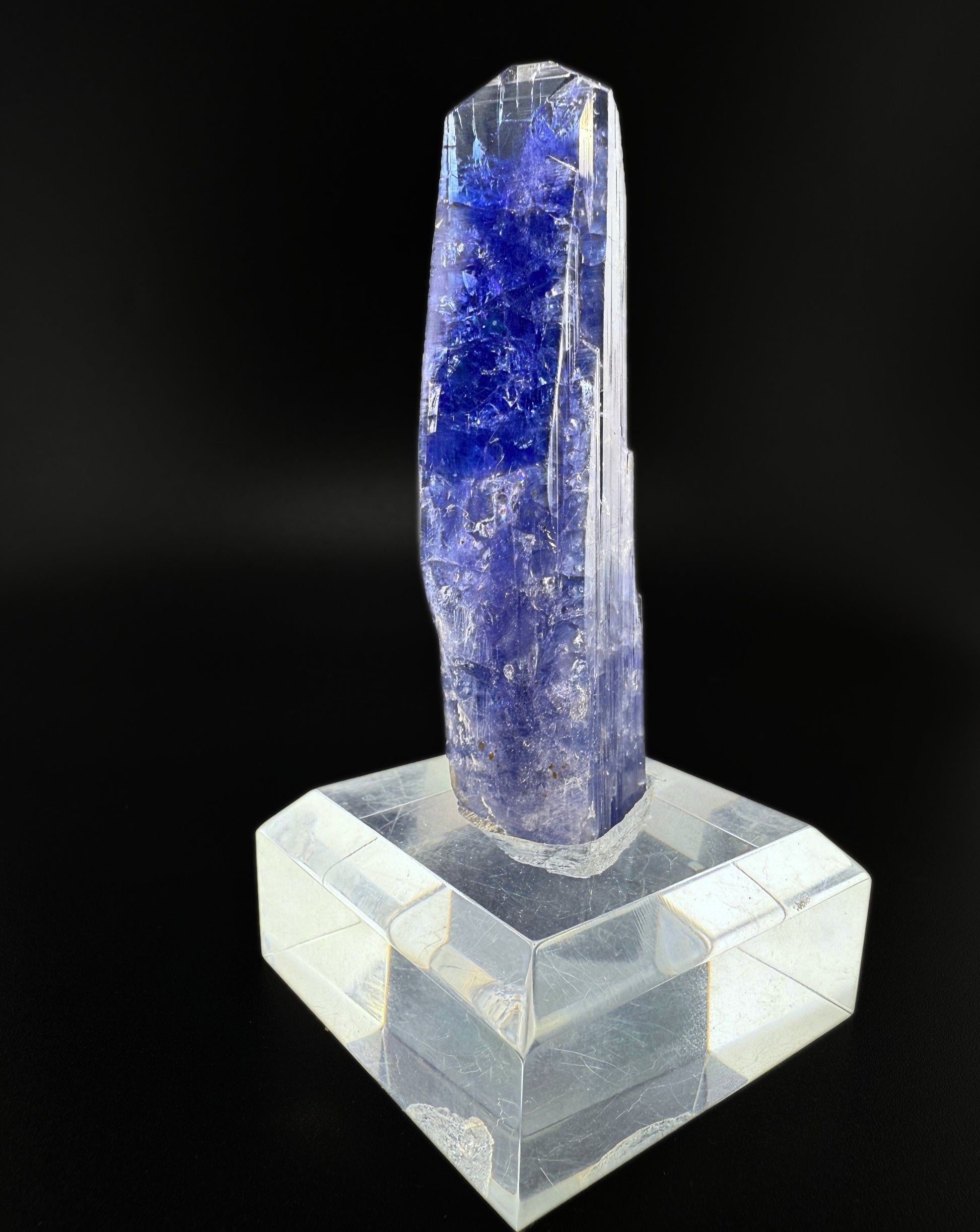 MN0238-Zoisite Var. Tanzanite