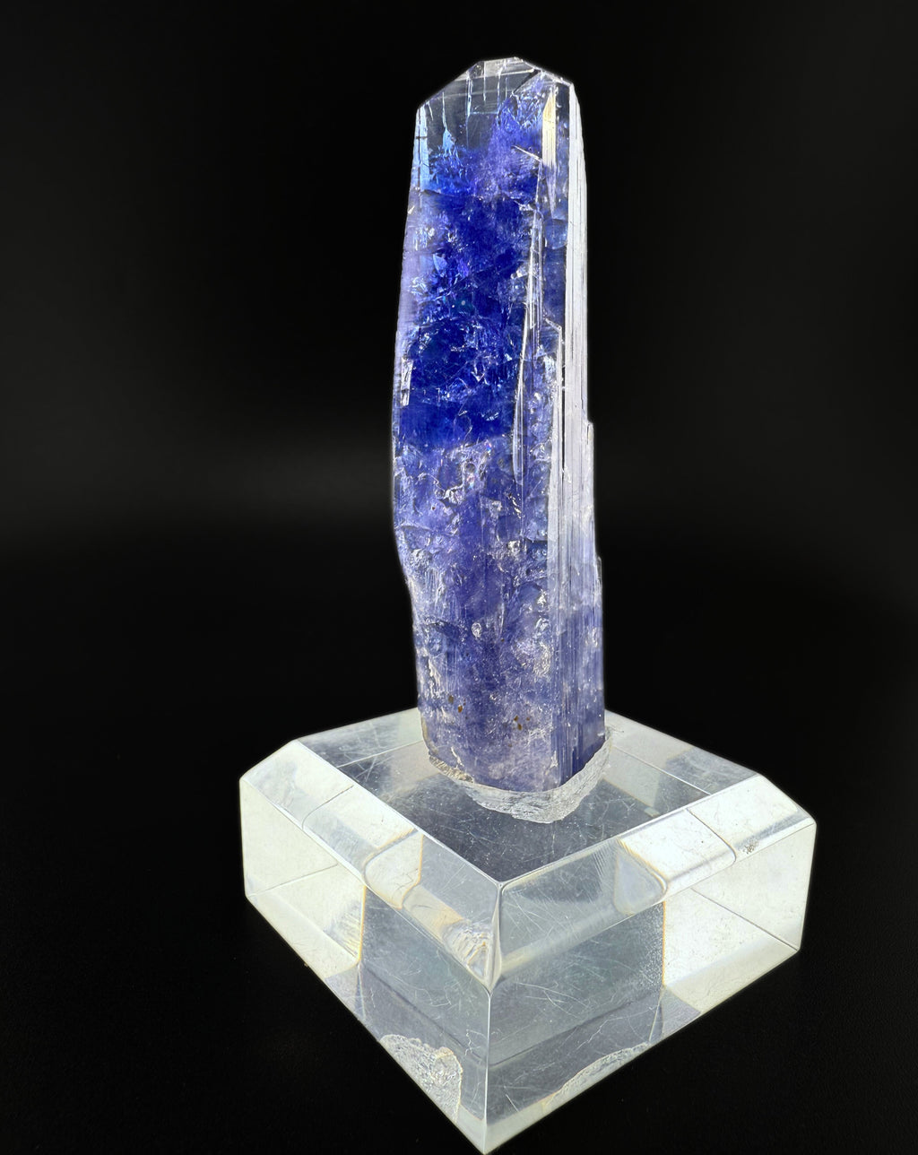 MN0238-Zoisite Var. Tanzanite