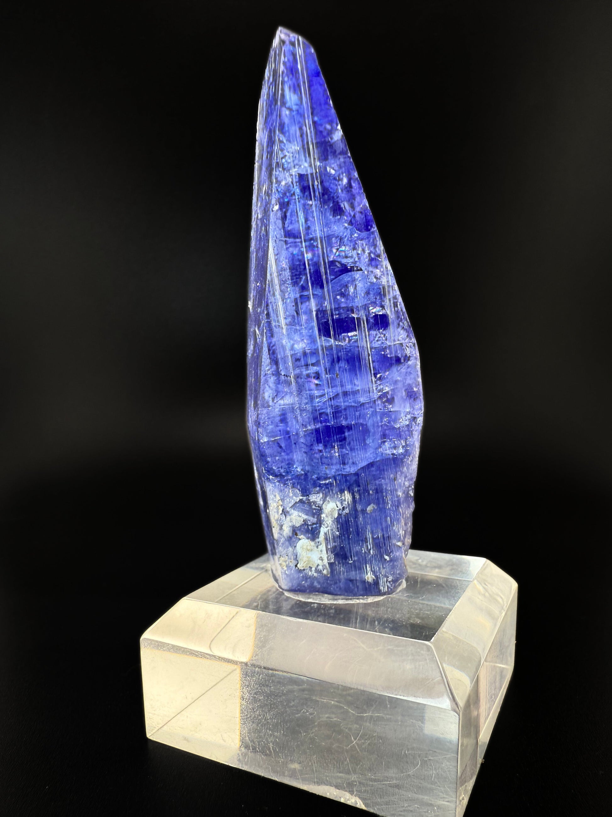 MN0238-Zoisite Var. Tanzanite