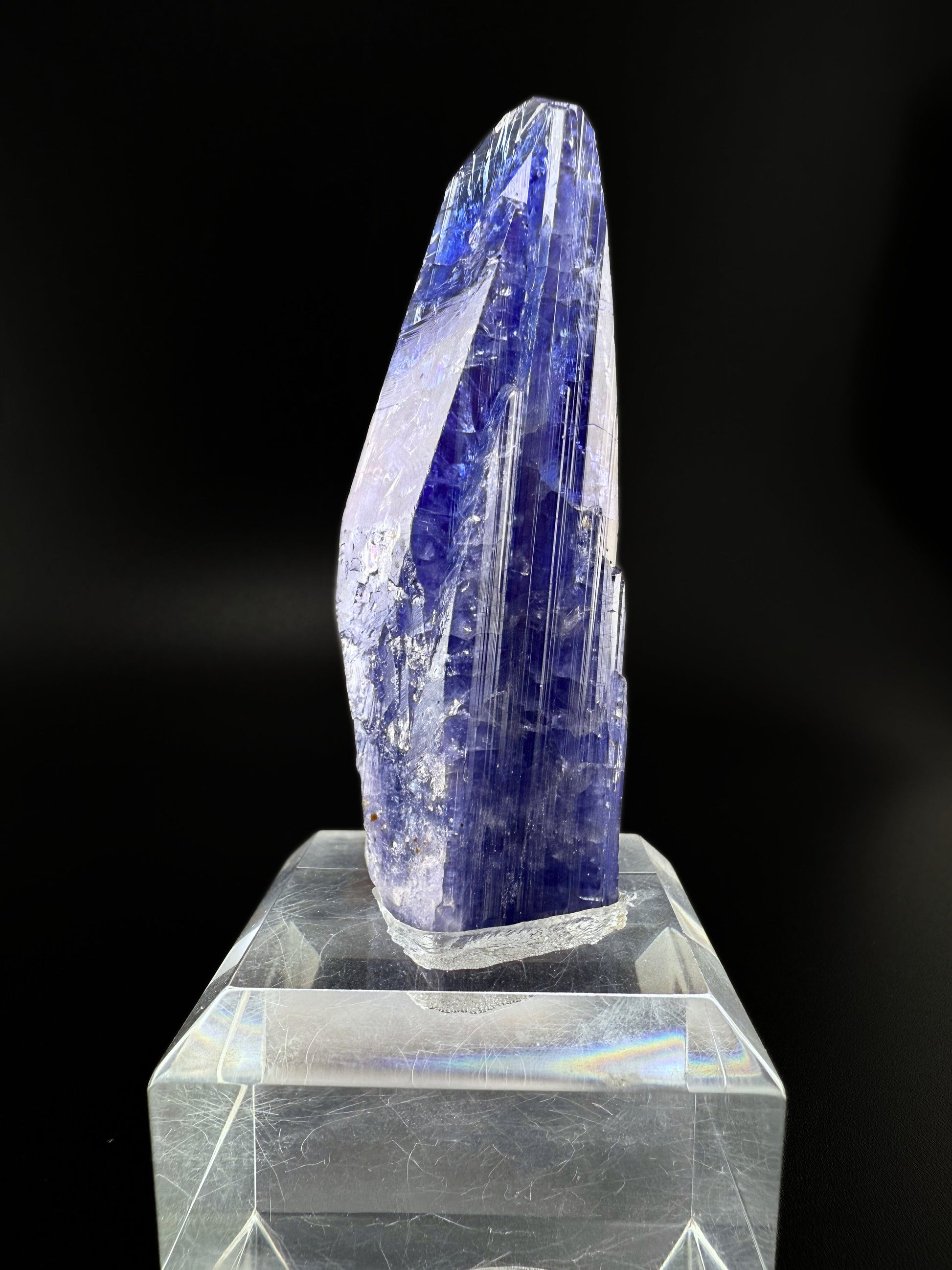 MN0238-Zoisite Var. Tanzanite