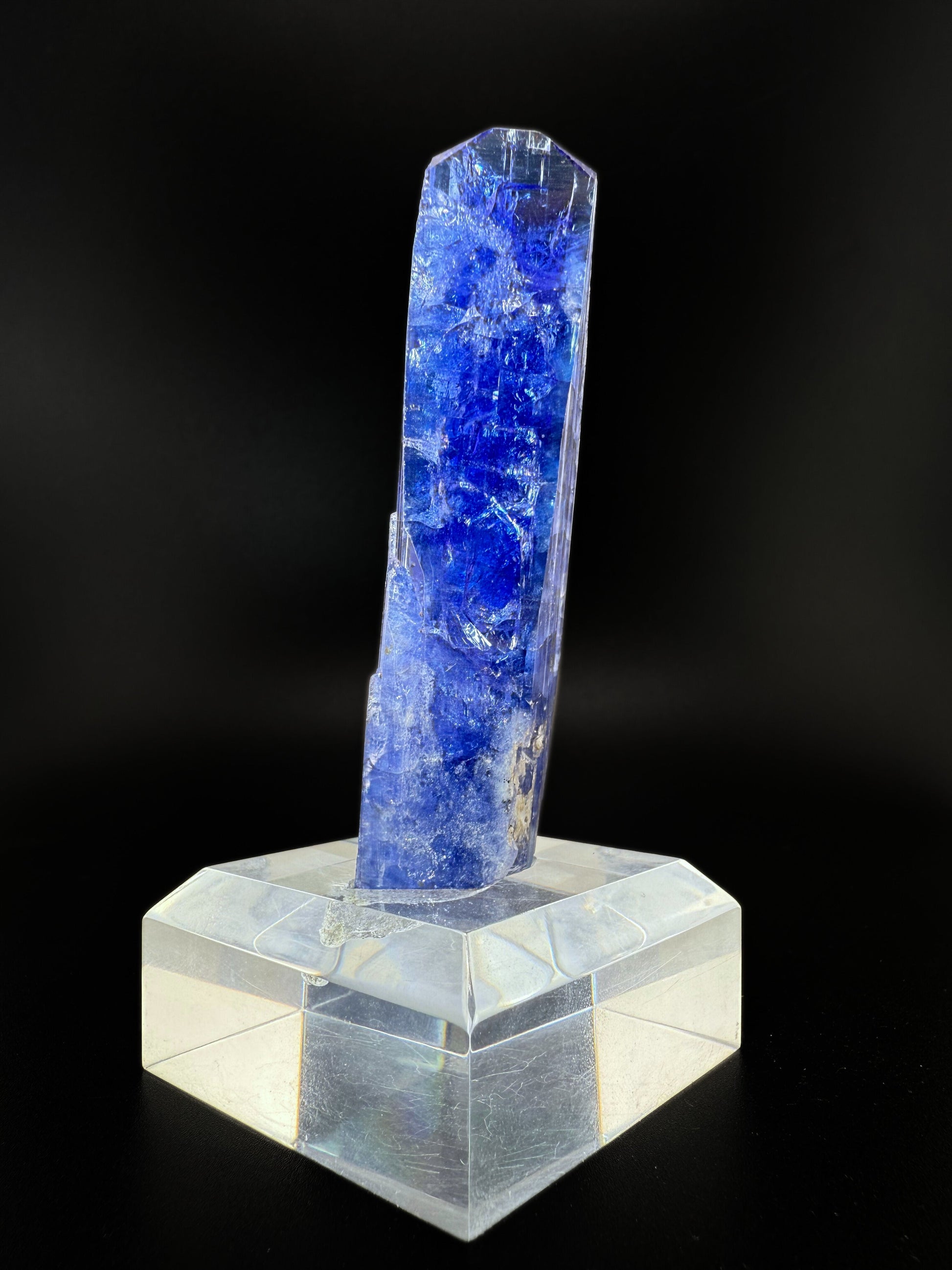 MN0238-Zoisite Var. Tanzanite