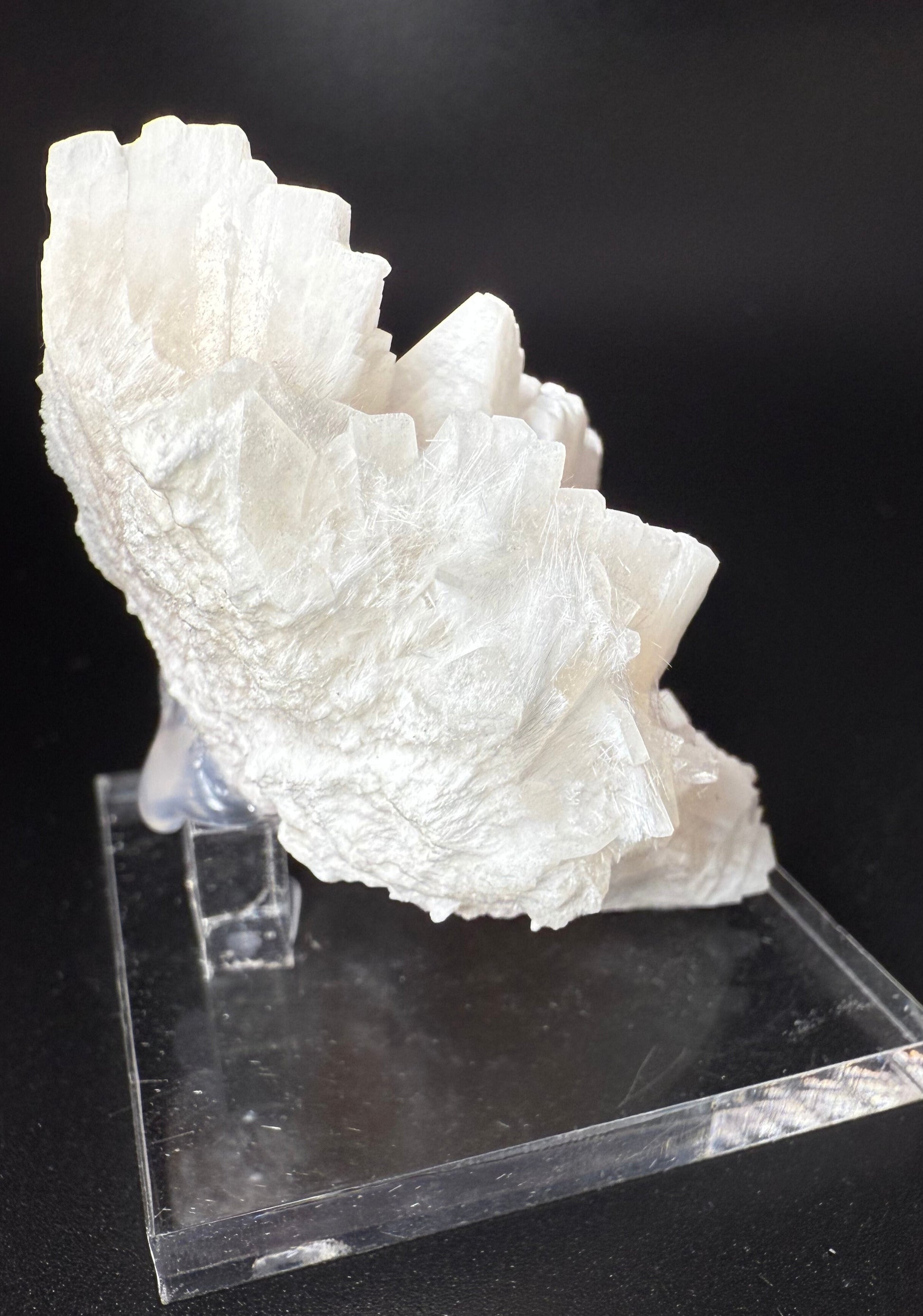 MN0245-Heulanddite W/ Mordenite