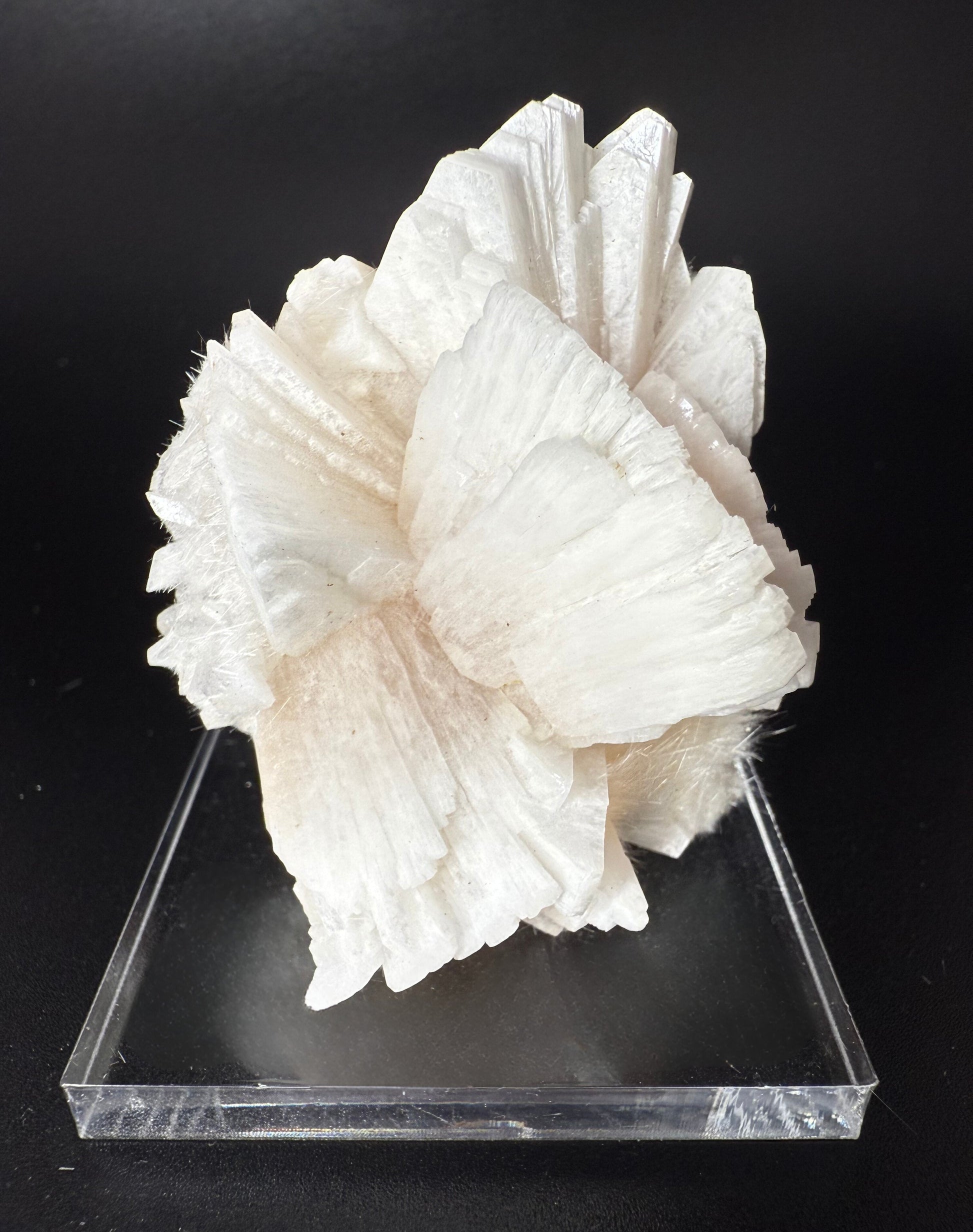 MN0245-Heulanddite W/ Mordenite