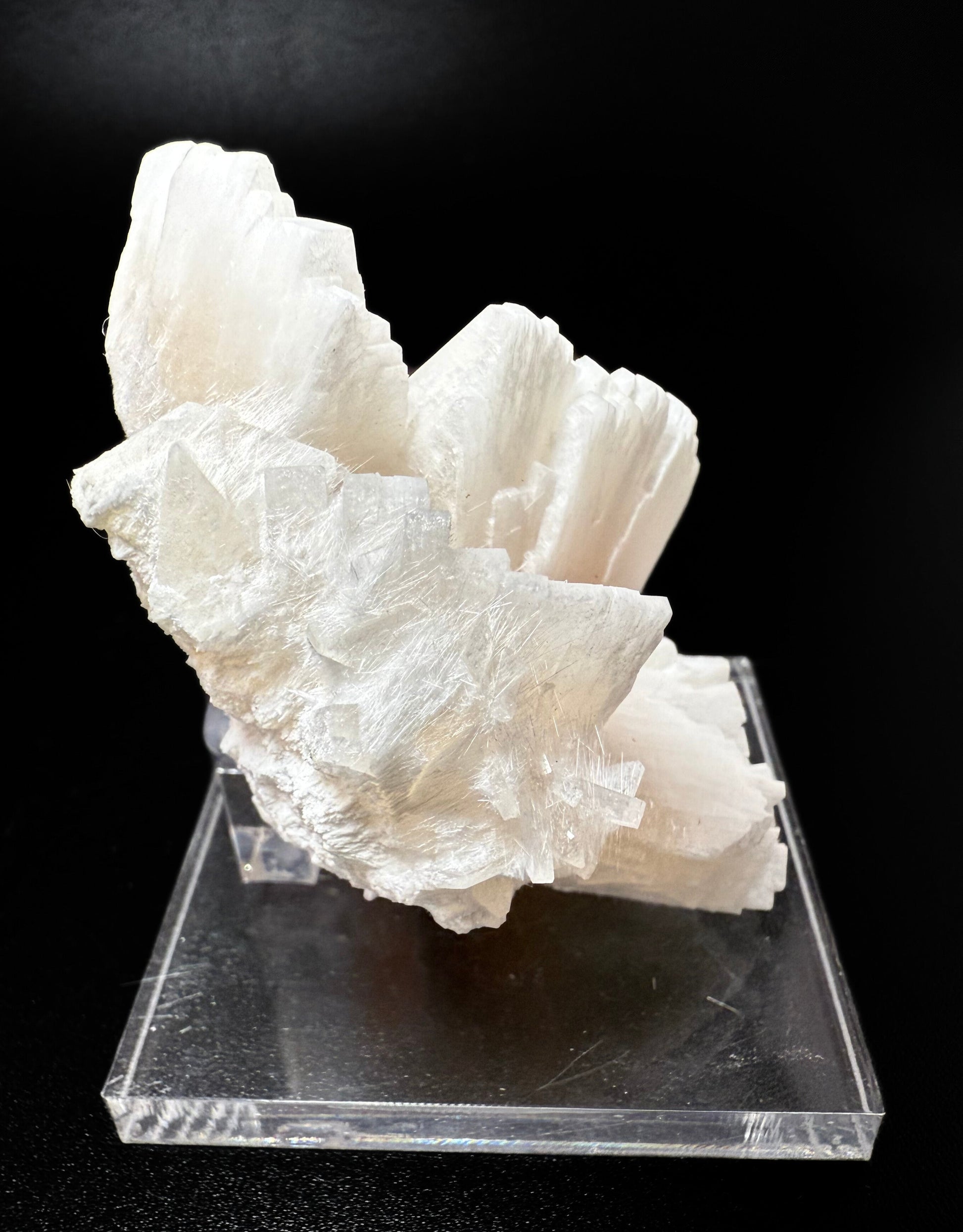 MN0245-Heulanddite W/ Mordenite