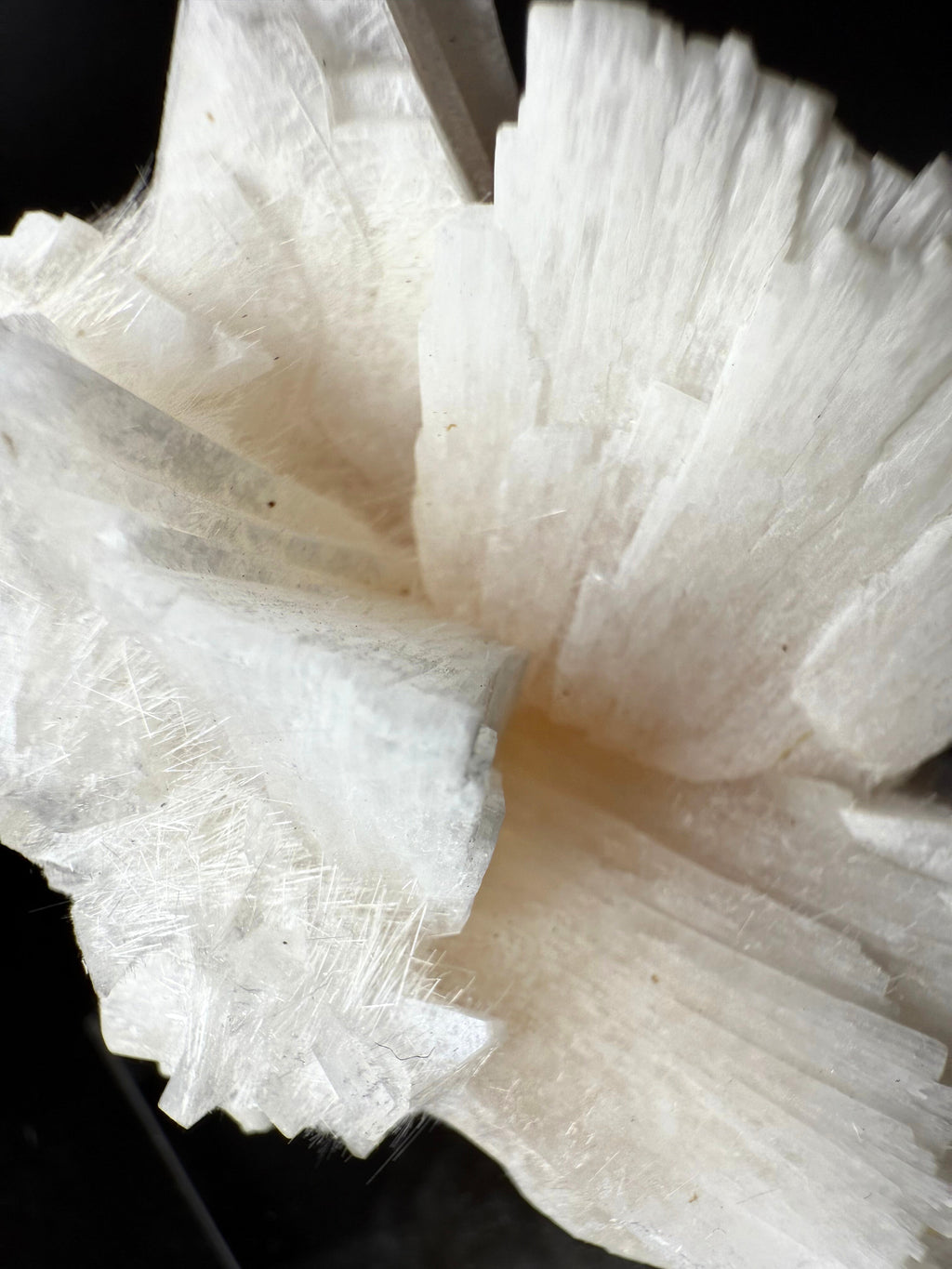 MN0245-Heulanddite W/ Mordenite