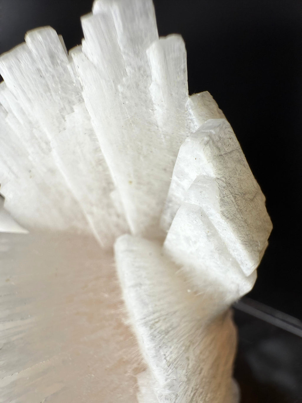 MN0245-Heulanddite W/ Mordenite