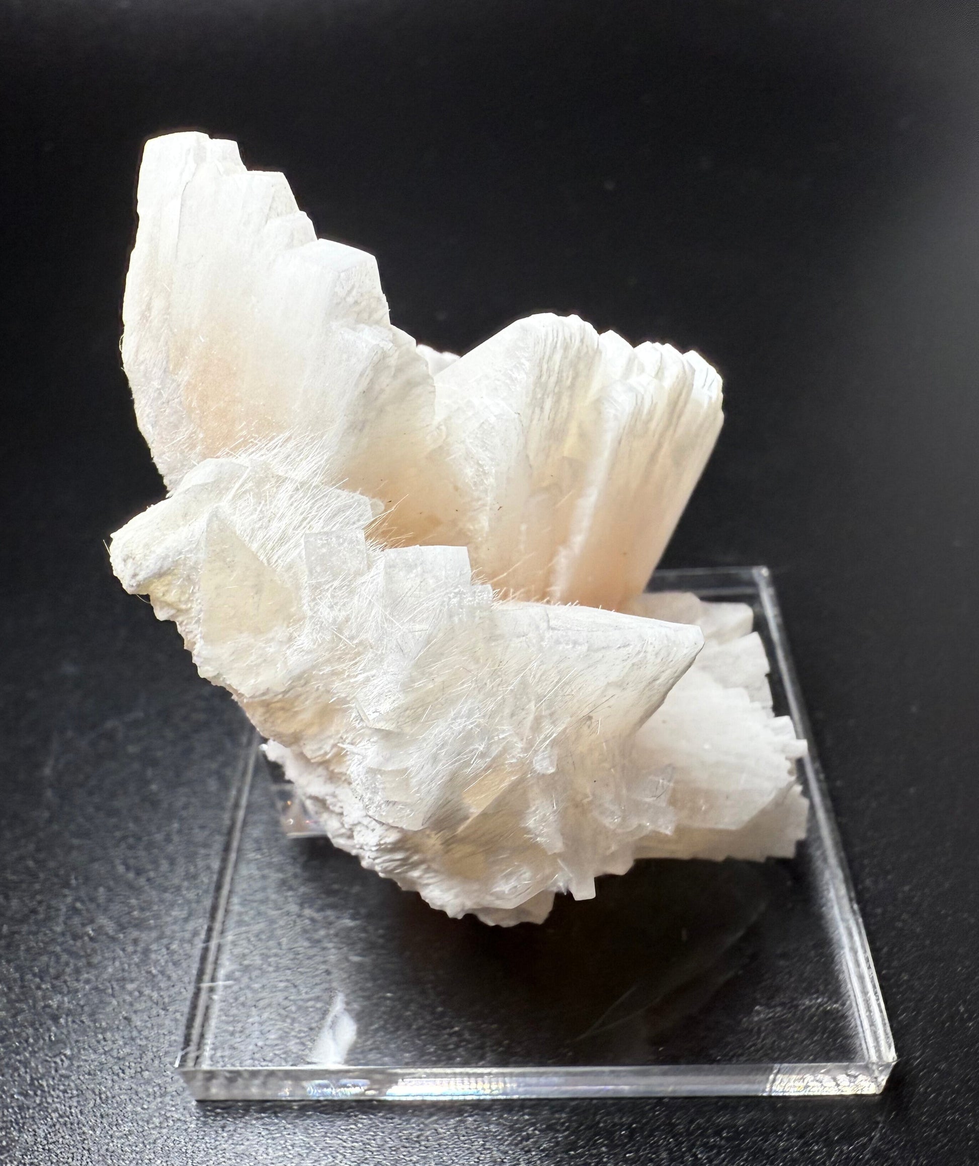 MN0245-Heulanddite W/ Mordenite