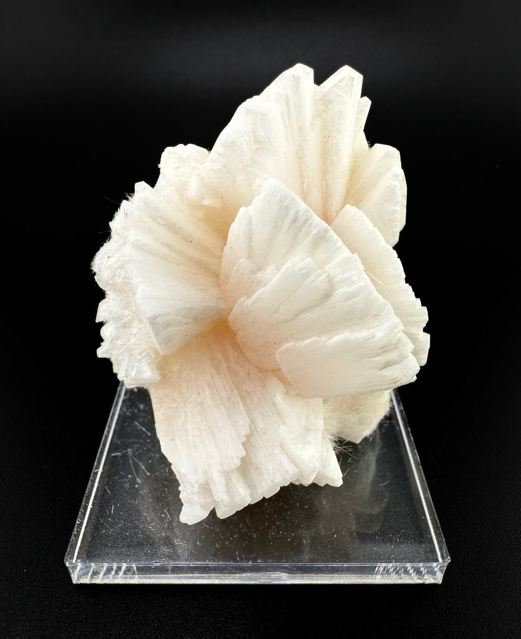 MN0245-Heulanddite W/ Mordenite