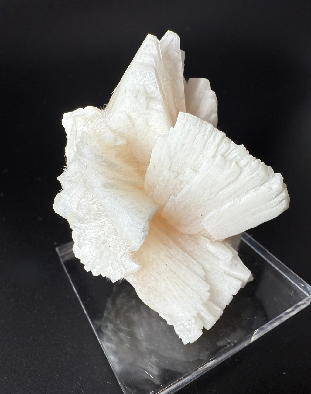 MN0245-Heulanddite W/ Mordenite