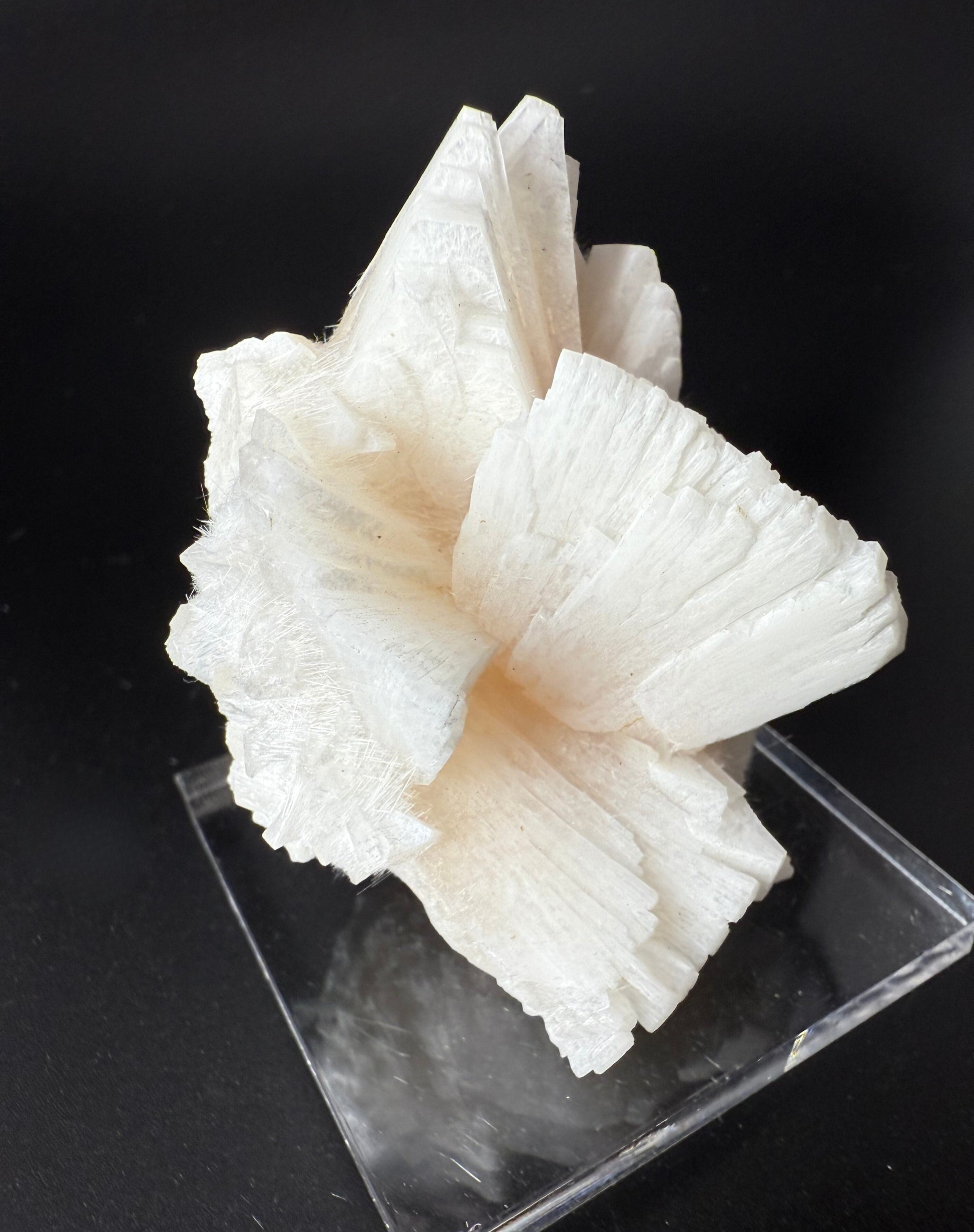 MN0245-Heulanddite W/ Mordenite