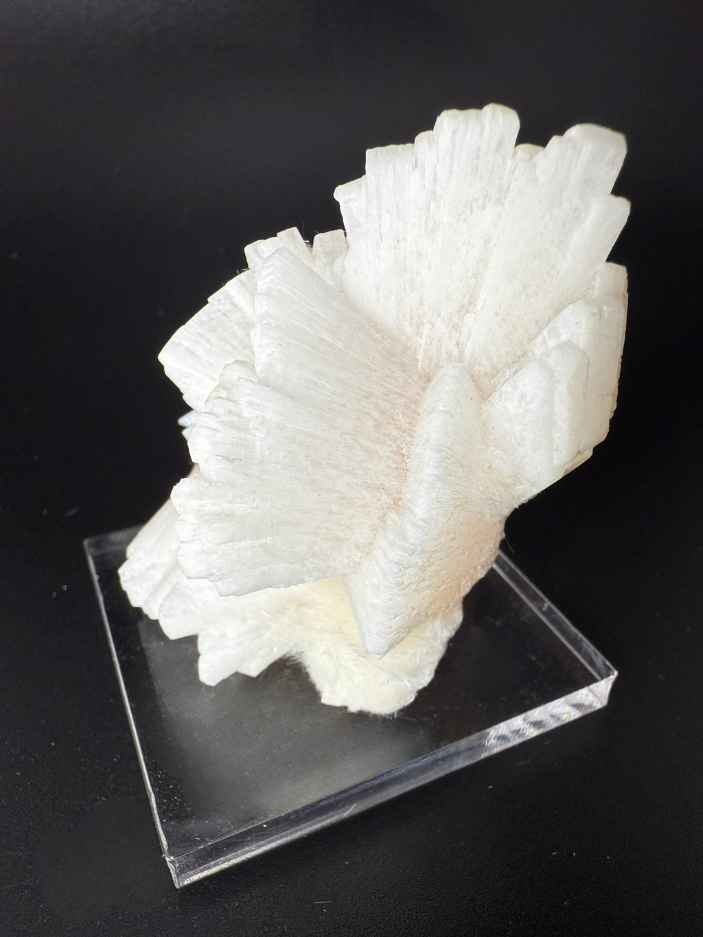 MN0245-Heulanddite W/ Mordenite