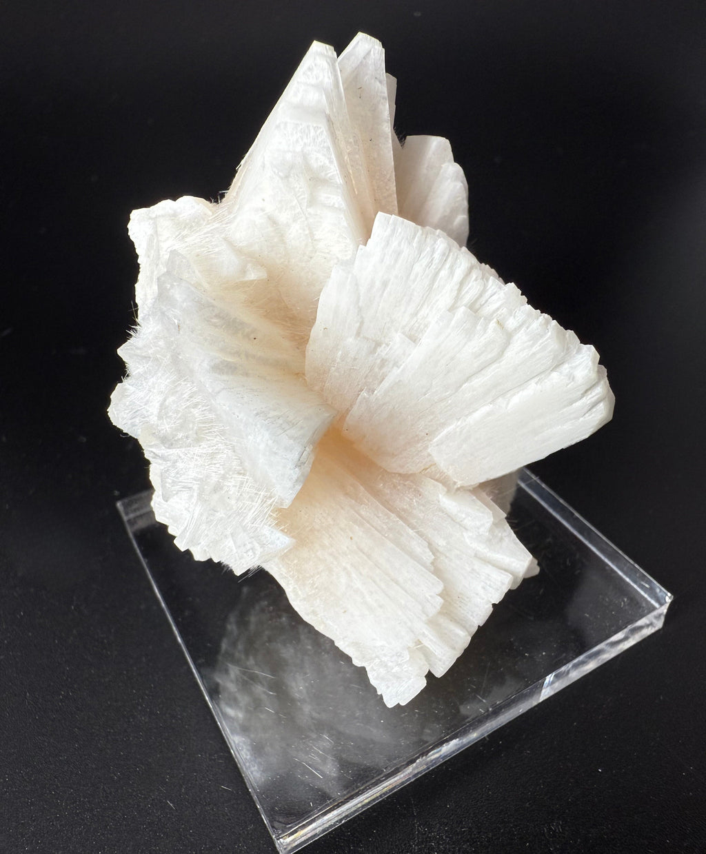 MN0245-Heulanddite W/ Mordenite