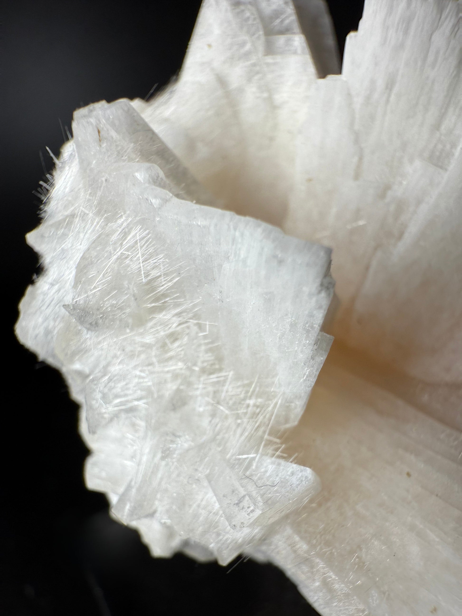 MN0245-Heulanddite W/ Mordenite