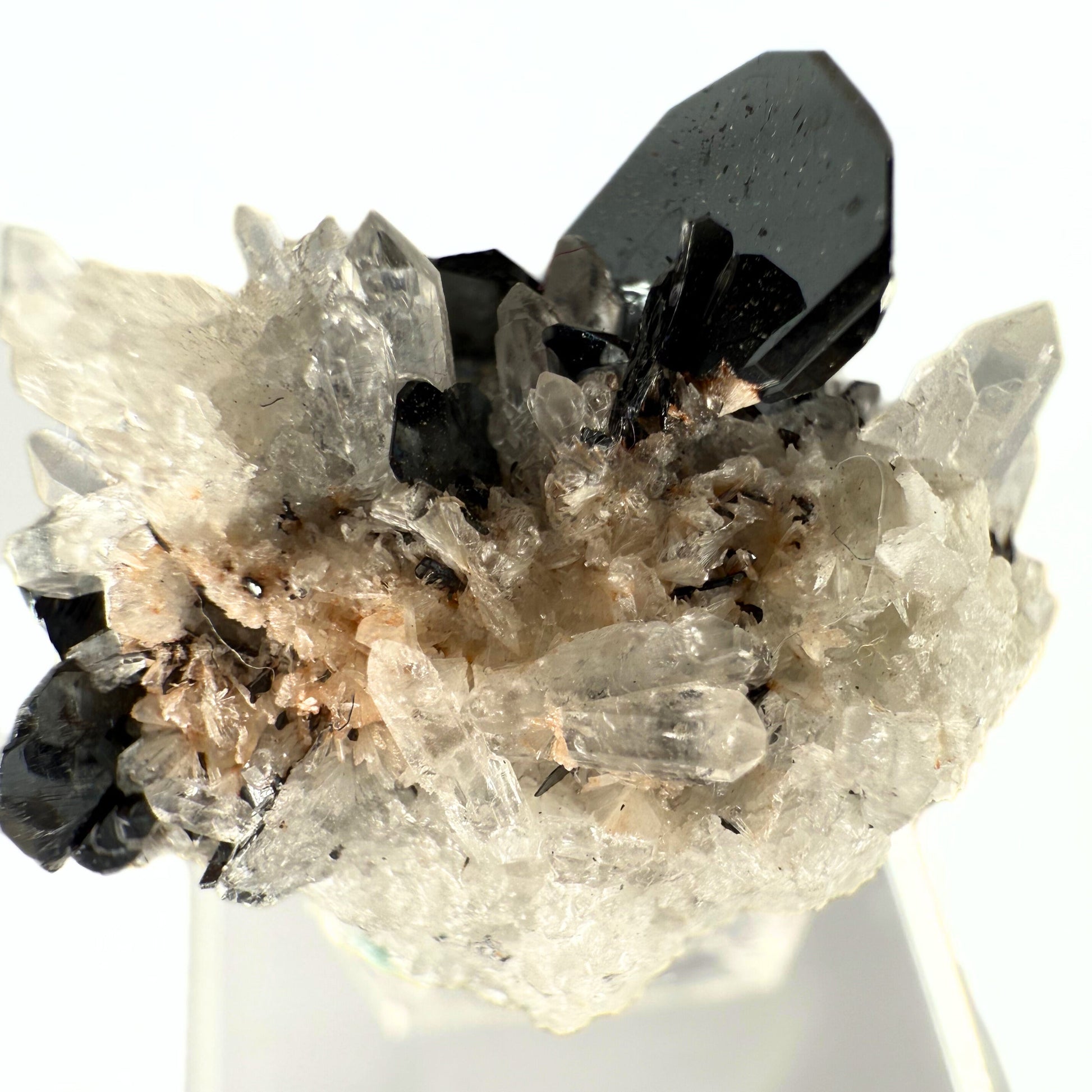 MN0247-Hematite On Quartz
