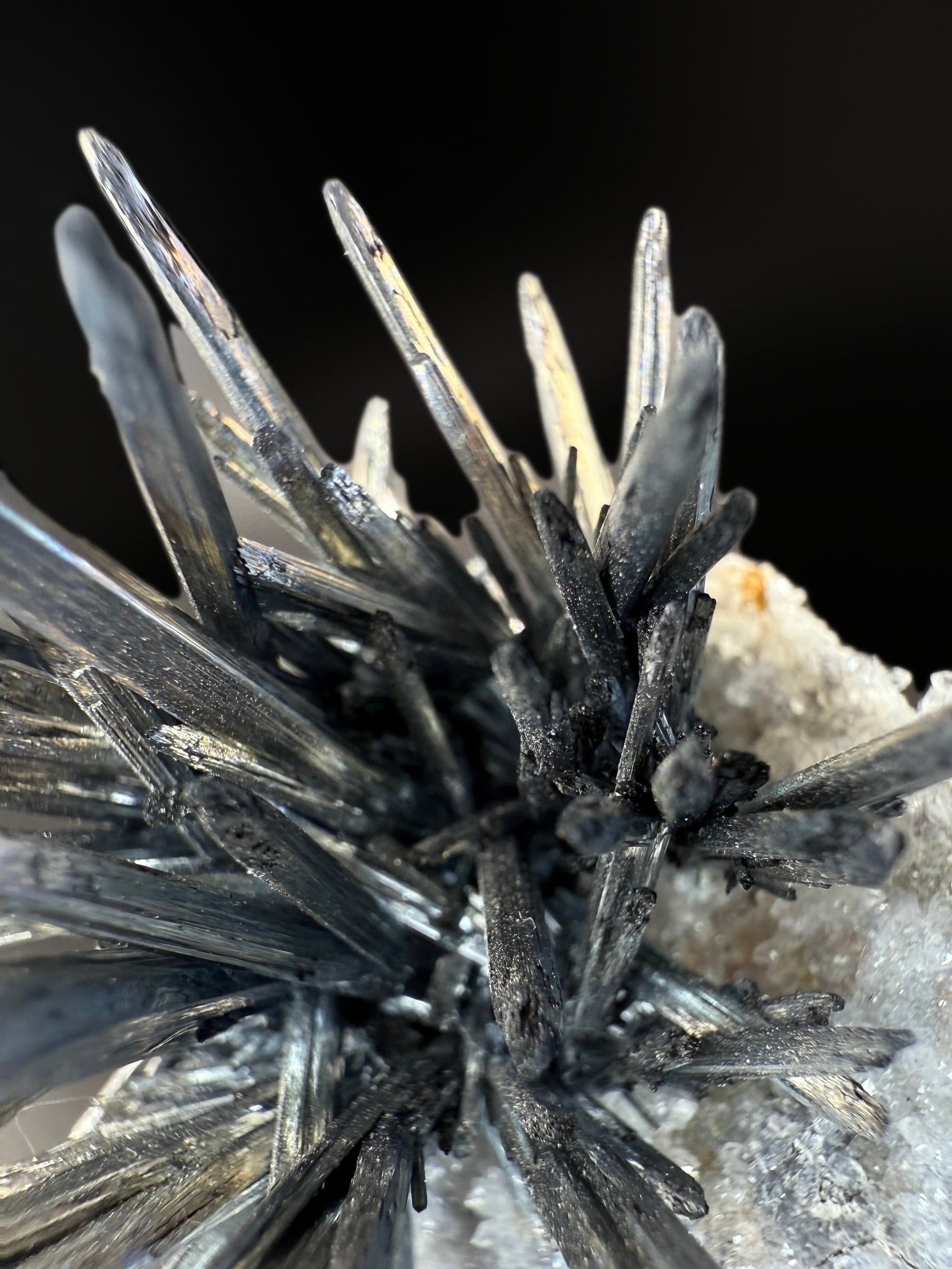 MN0254-Stibnite