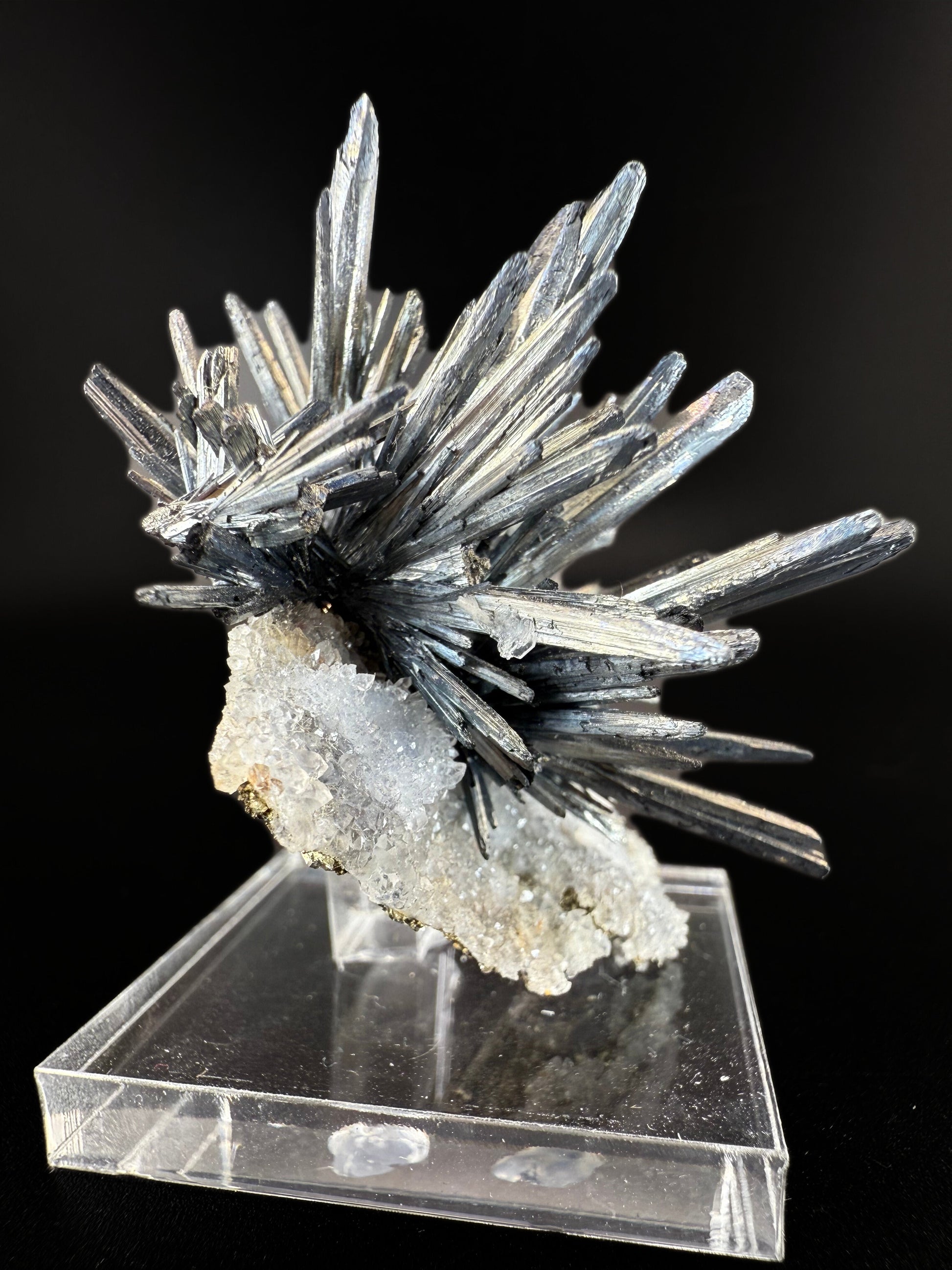 MN0254-Stibnite