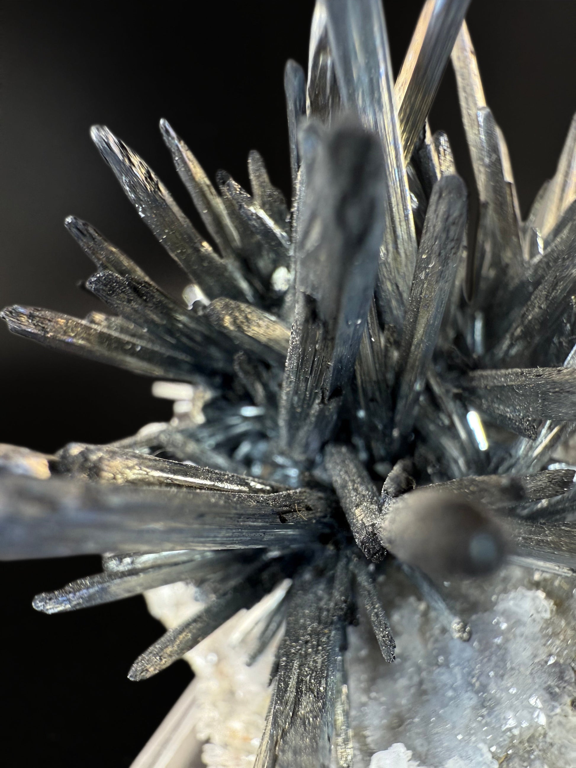 MN0254-Stibnite