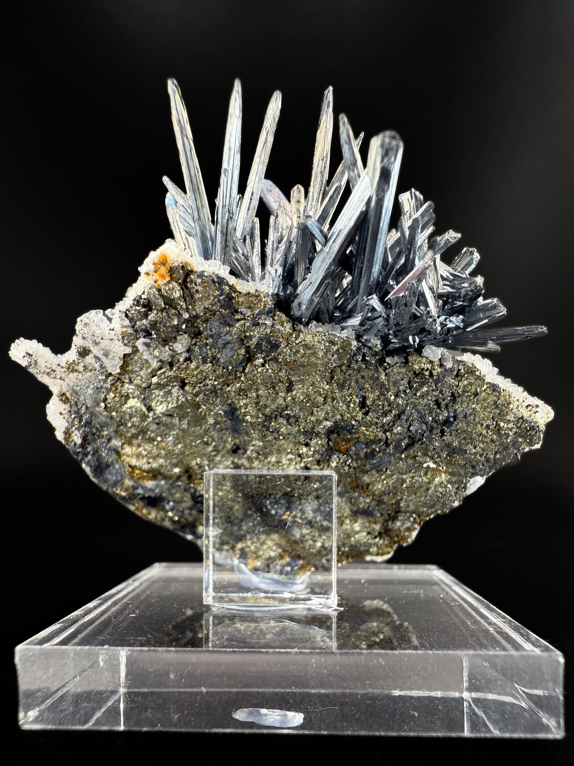 MN0254-Stibnite