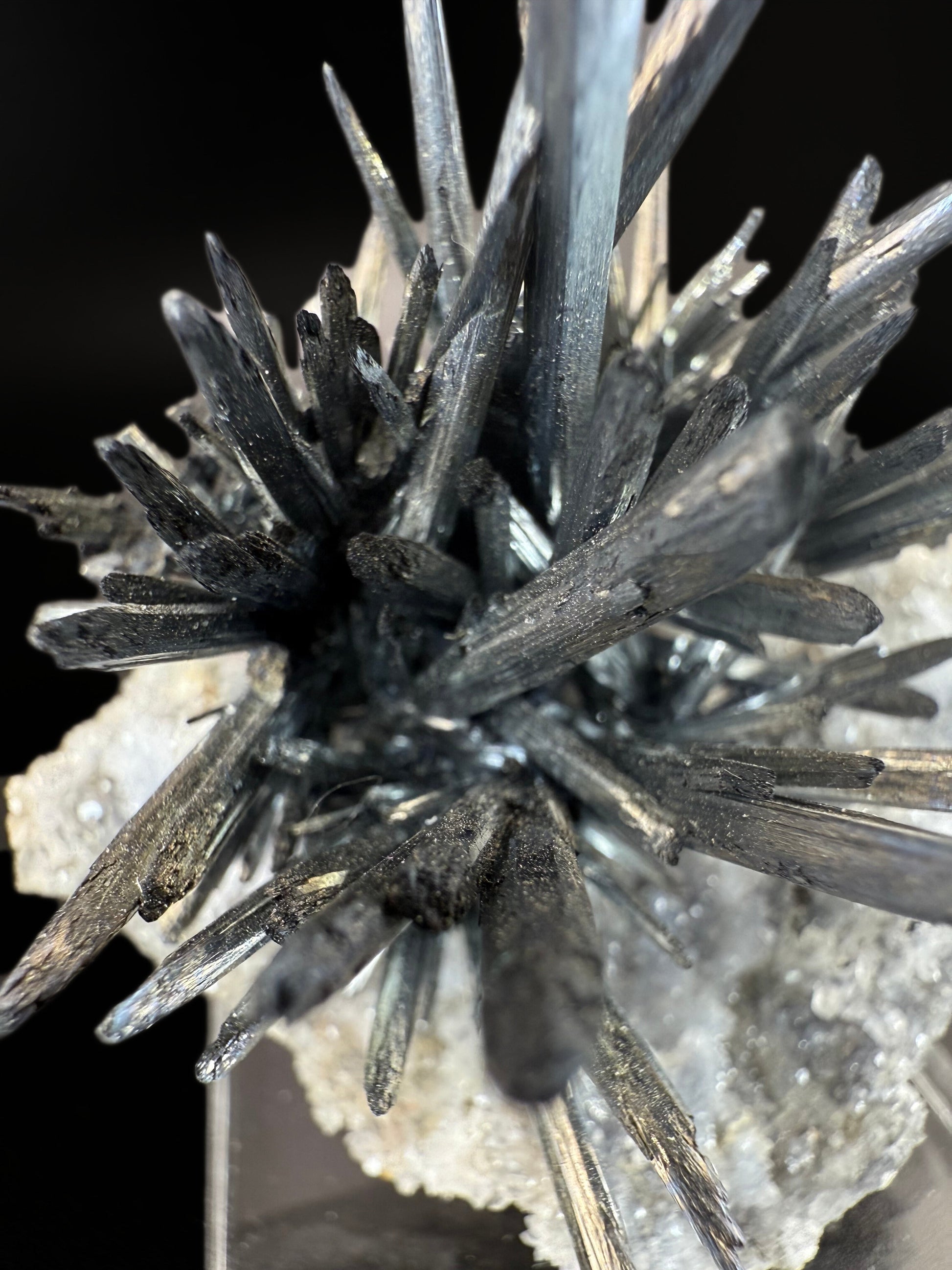 MN0254-Stibnite